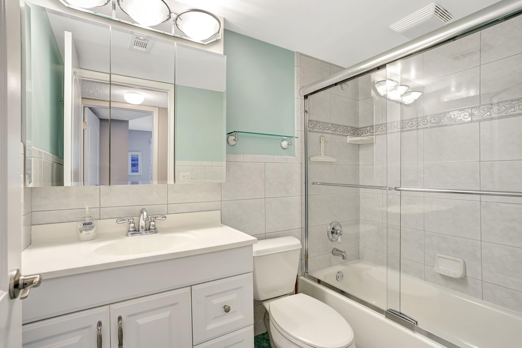 NINTH GREEN CRYSTAL LAKE - Residential