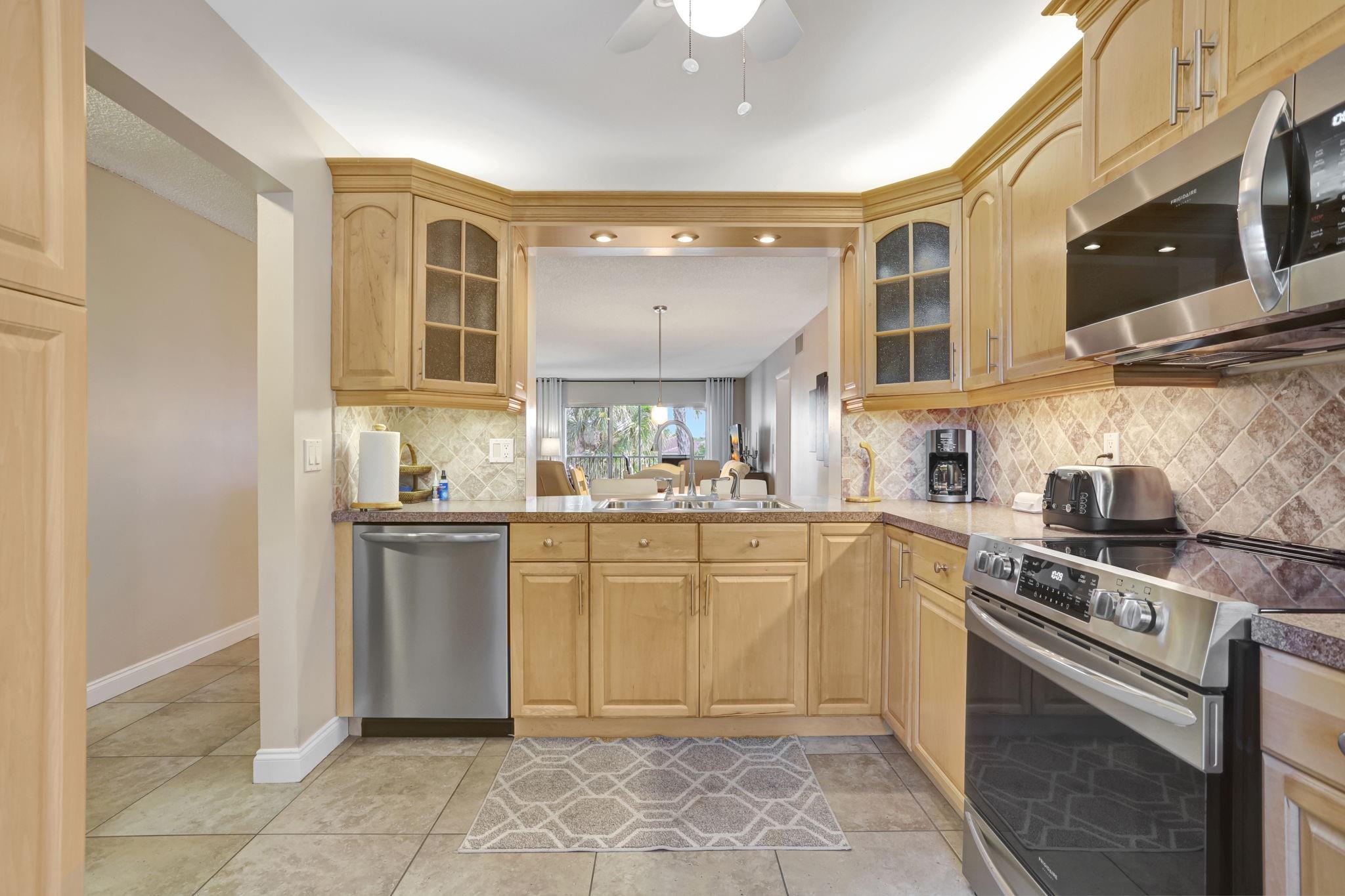 4040 Crystal Lake Dr 202