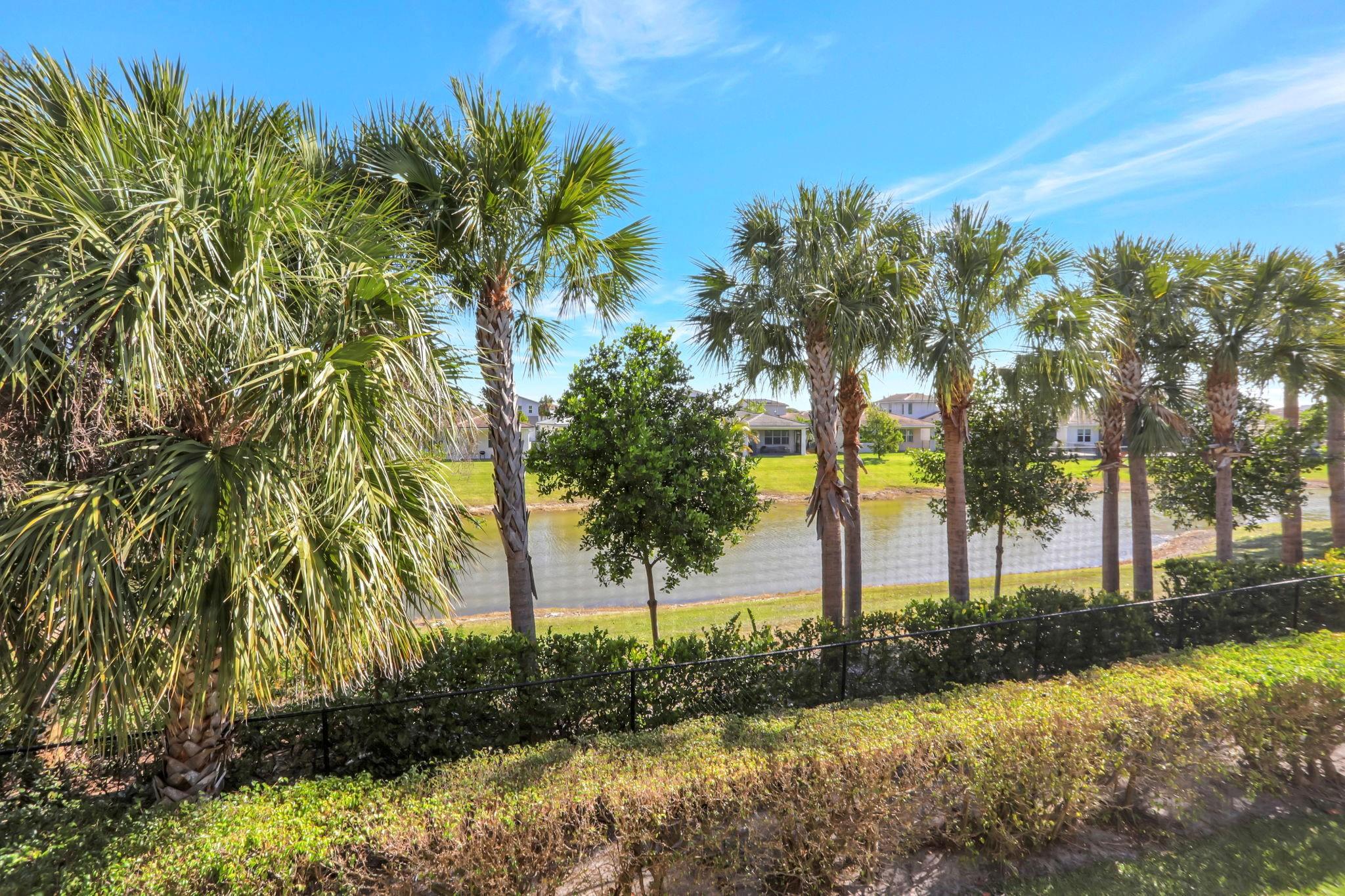 NINTH GREEN CRYSTAL LAKE - Residential