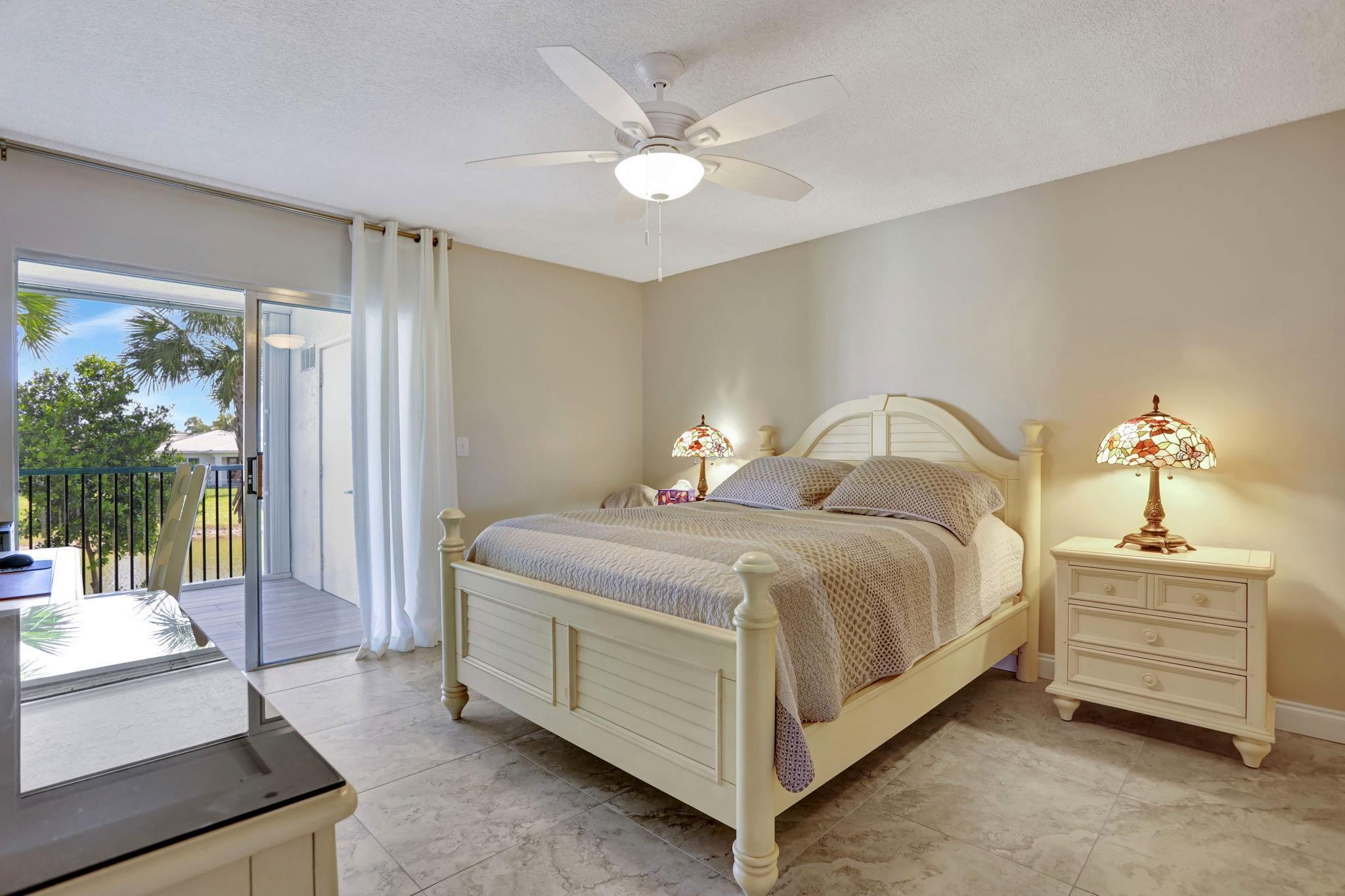 NINTH GREEN CRYSTAL LAKE - Residential