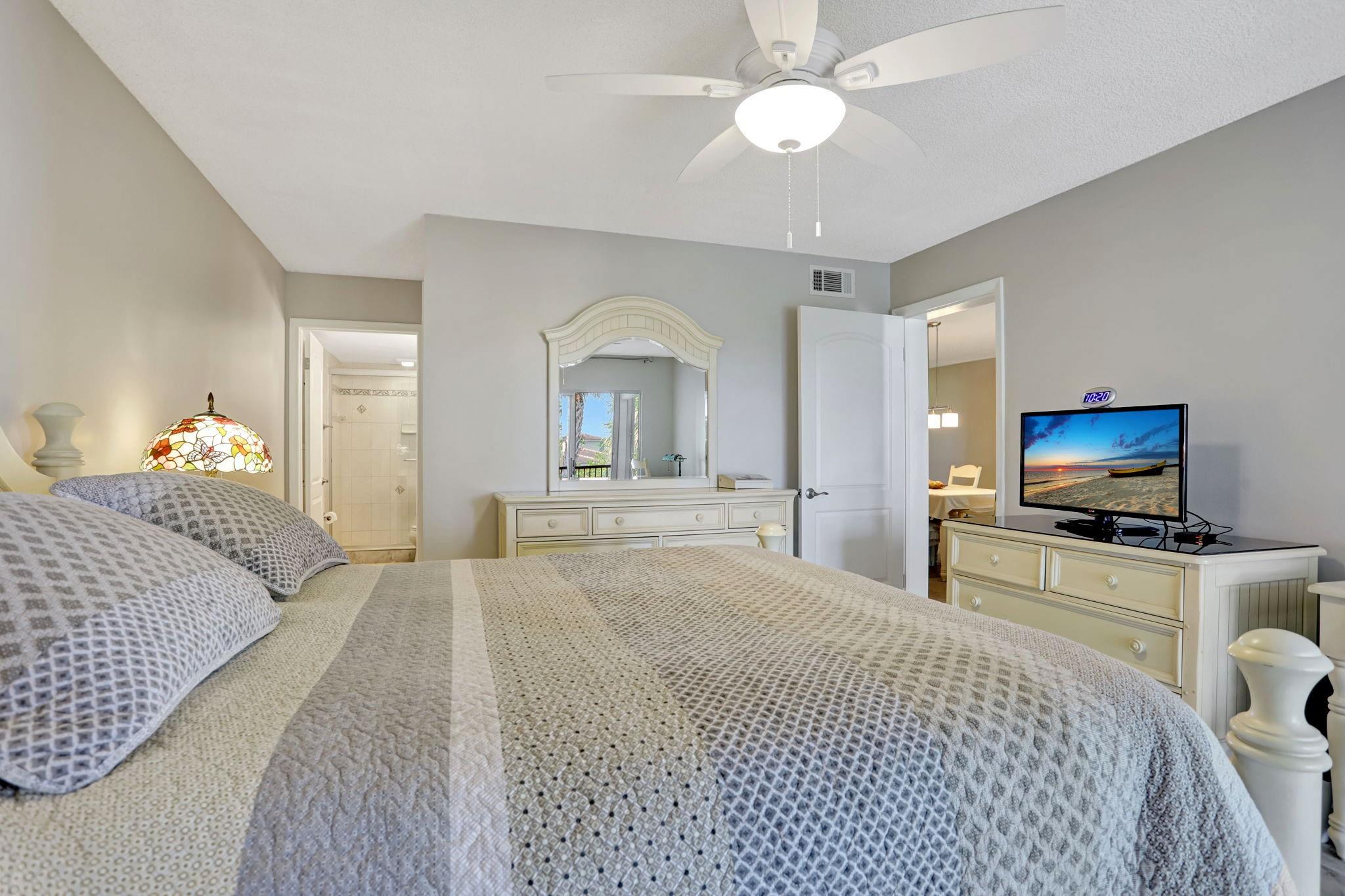 NINTH GREEN CRYSTAL LAKE - Residential