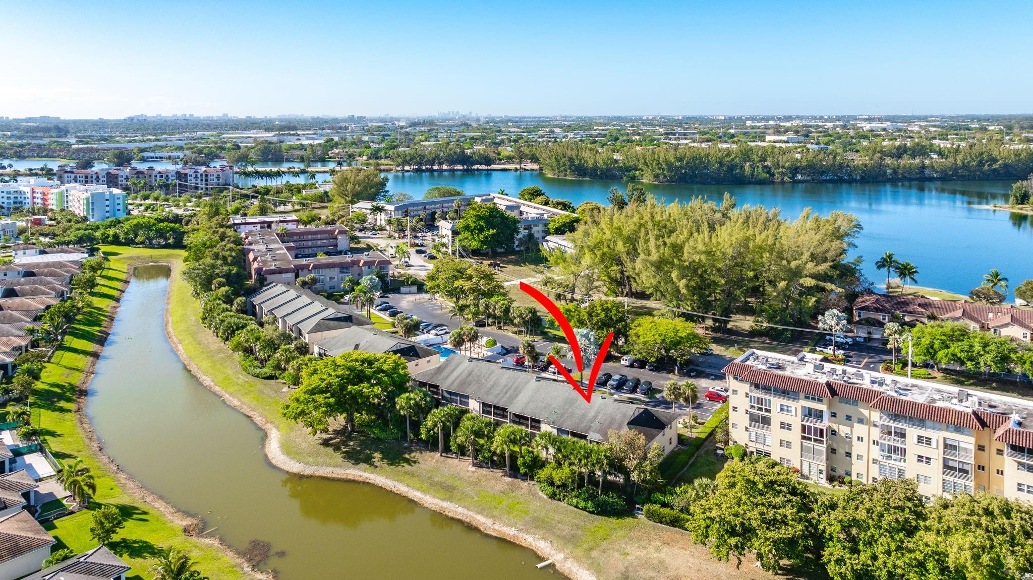 NINTH GREEN CRYSTAL LAKE - Residential