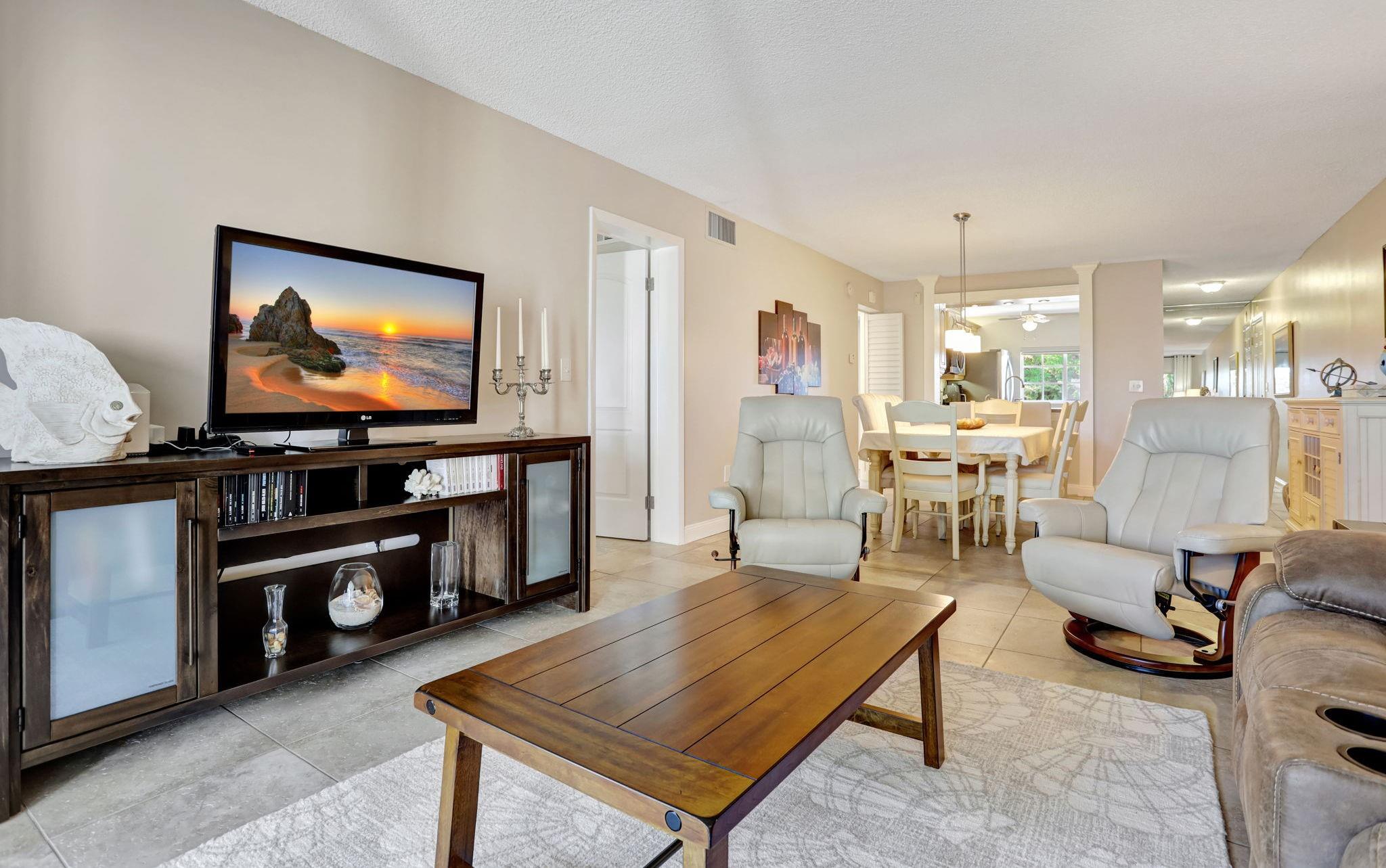 NINTH GREEN CRYSTAL LAKE - Residential