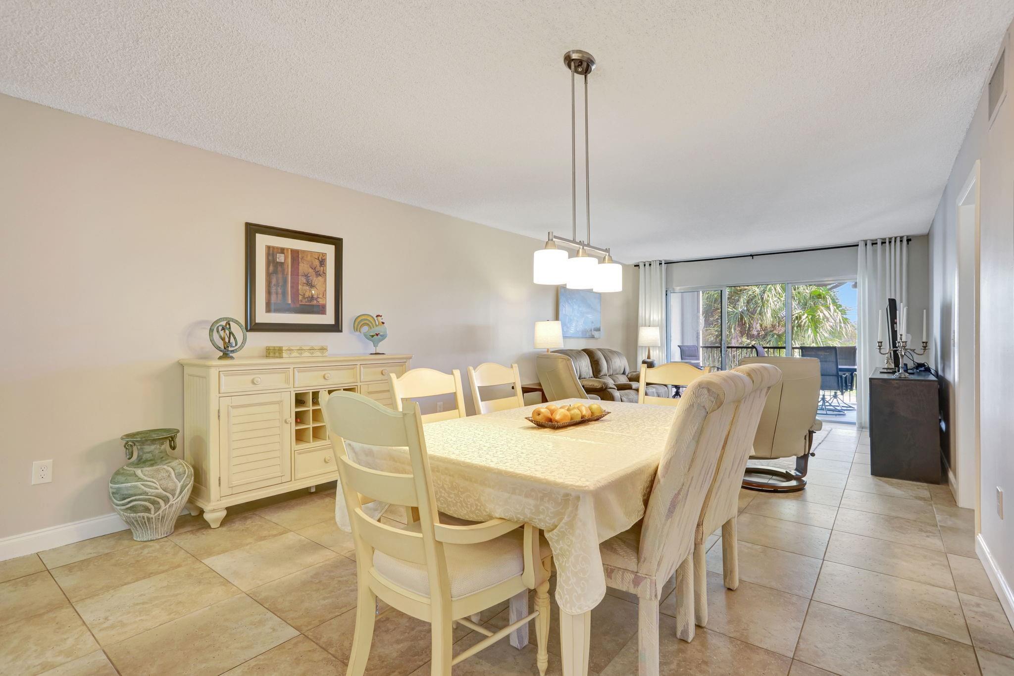 NINTH GREEN CRYSTAL LAKE - Residential