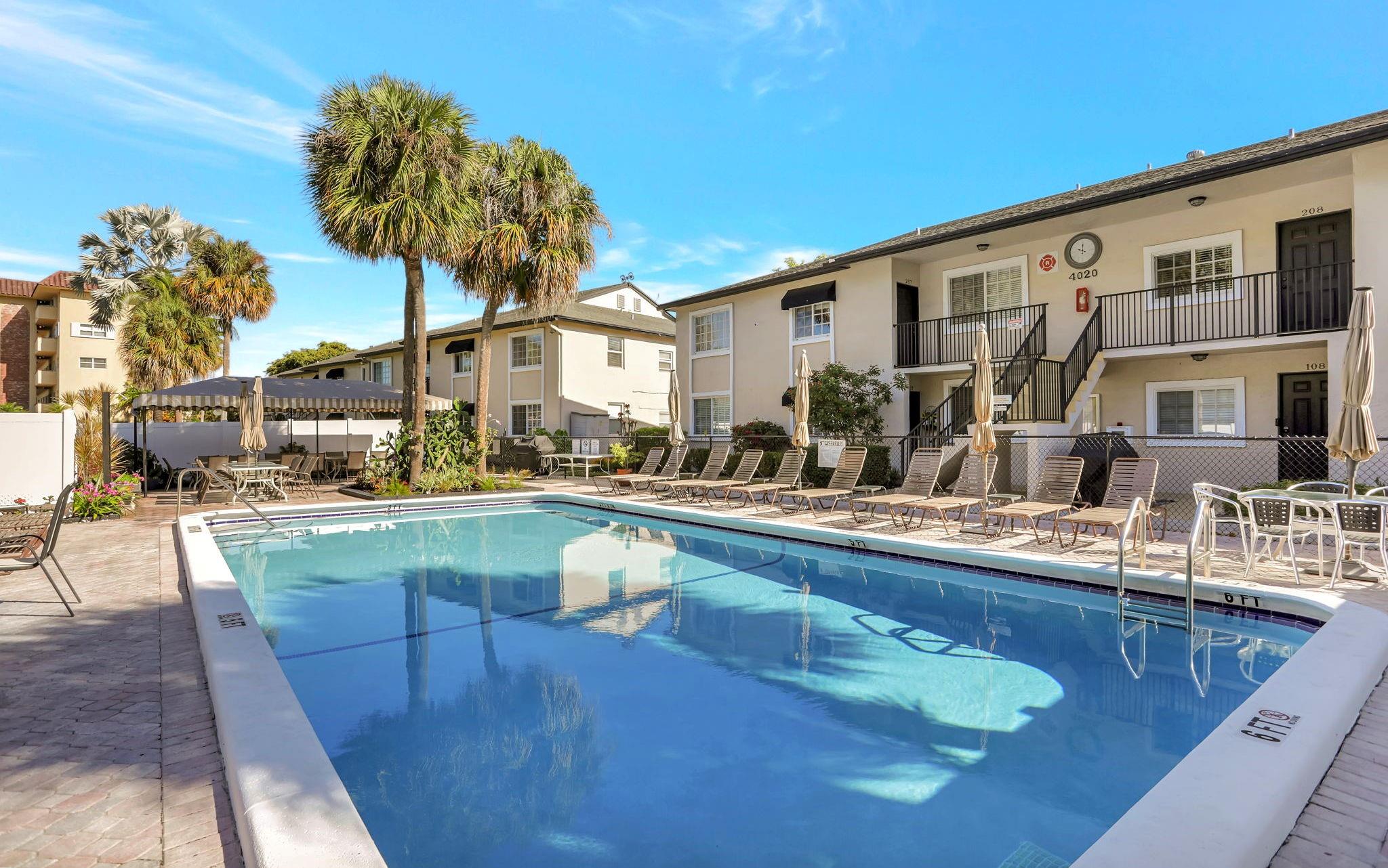 NINTH GREEN CRYSTAL LAKE - Residential