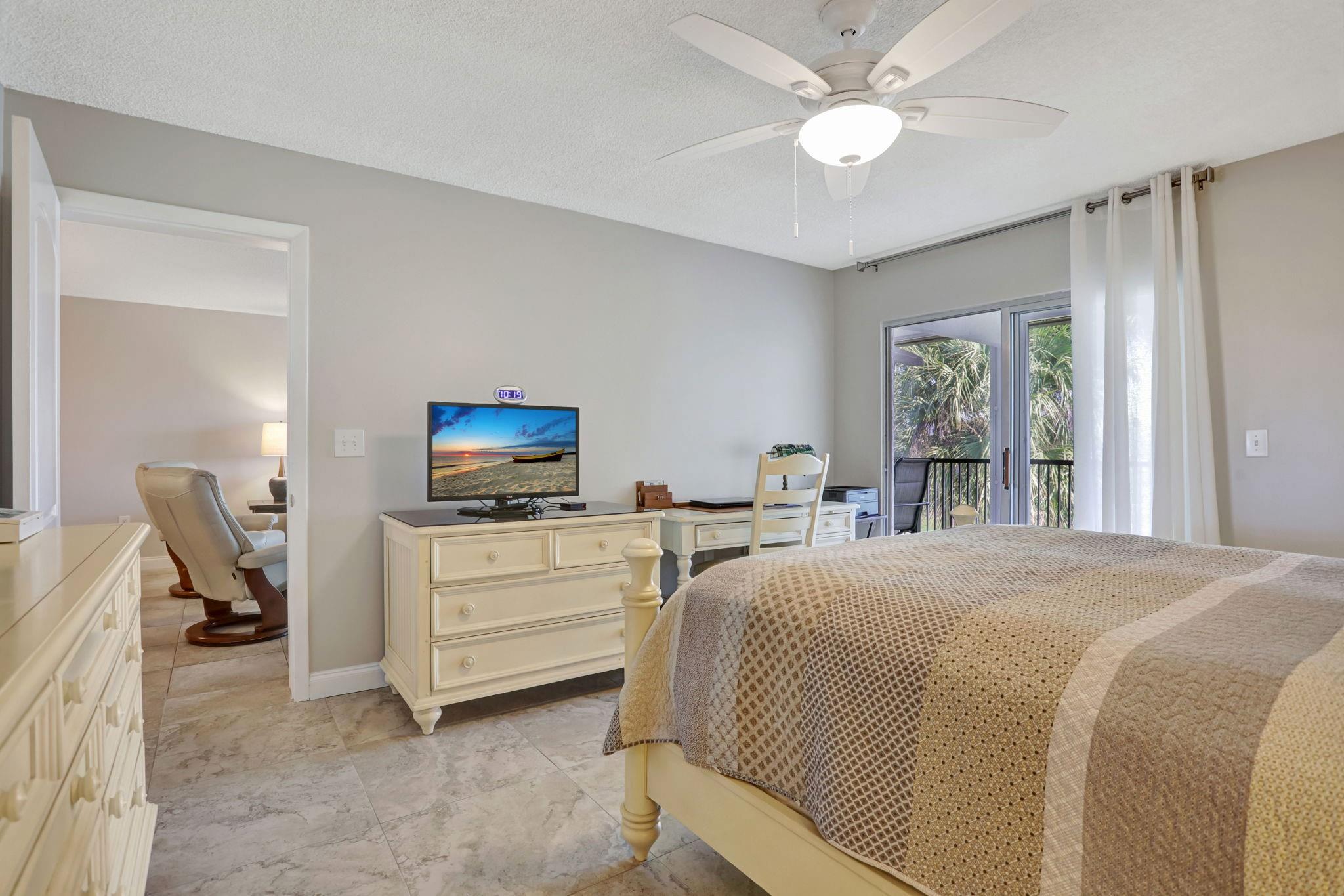 NINTH GREEN CRYSTAL LAKE - Residential