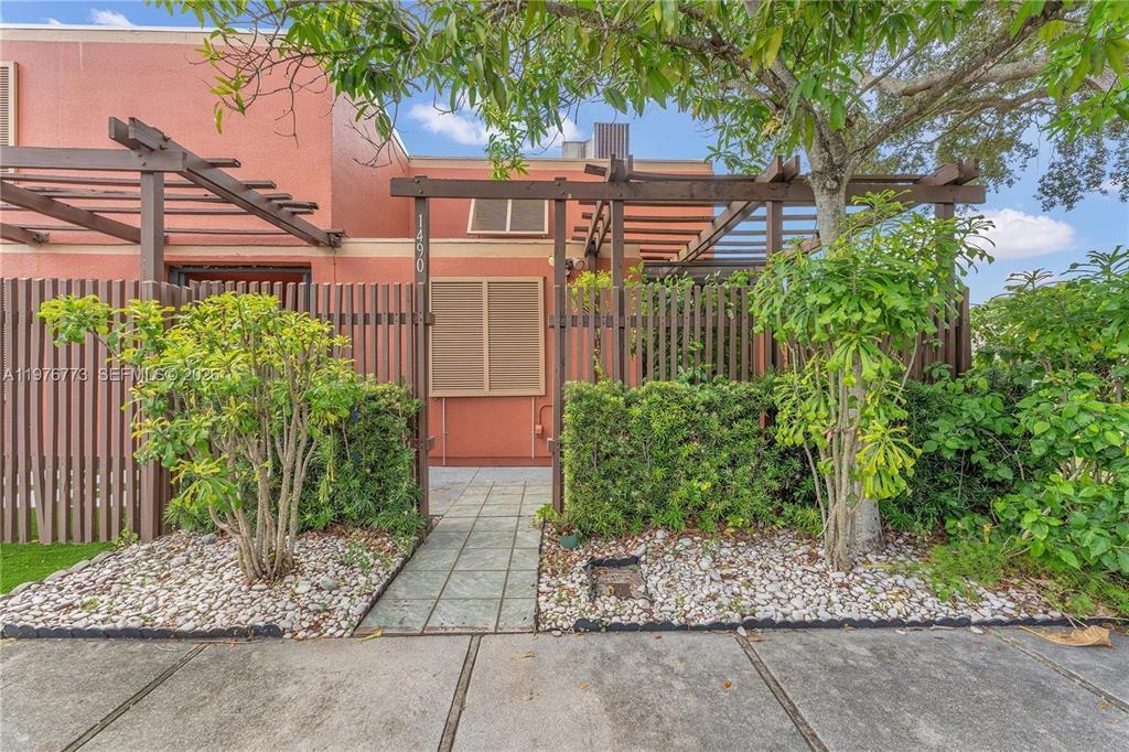 1490 Laguna Lane