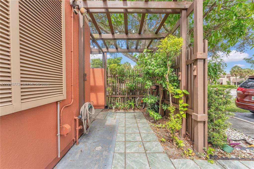 1490 Laguna Lane