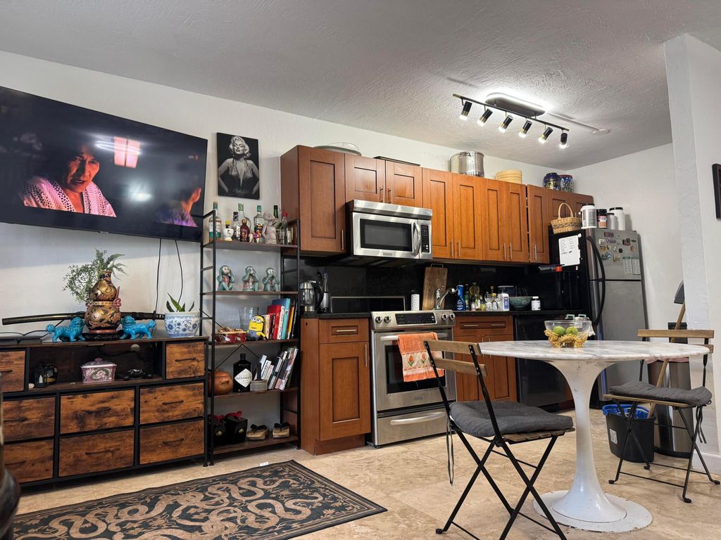 Photo of 1470 N Dixie Highway #22, Fort Lauderdale, FL 33304 (MLS # B26023993)