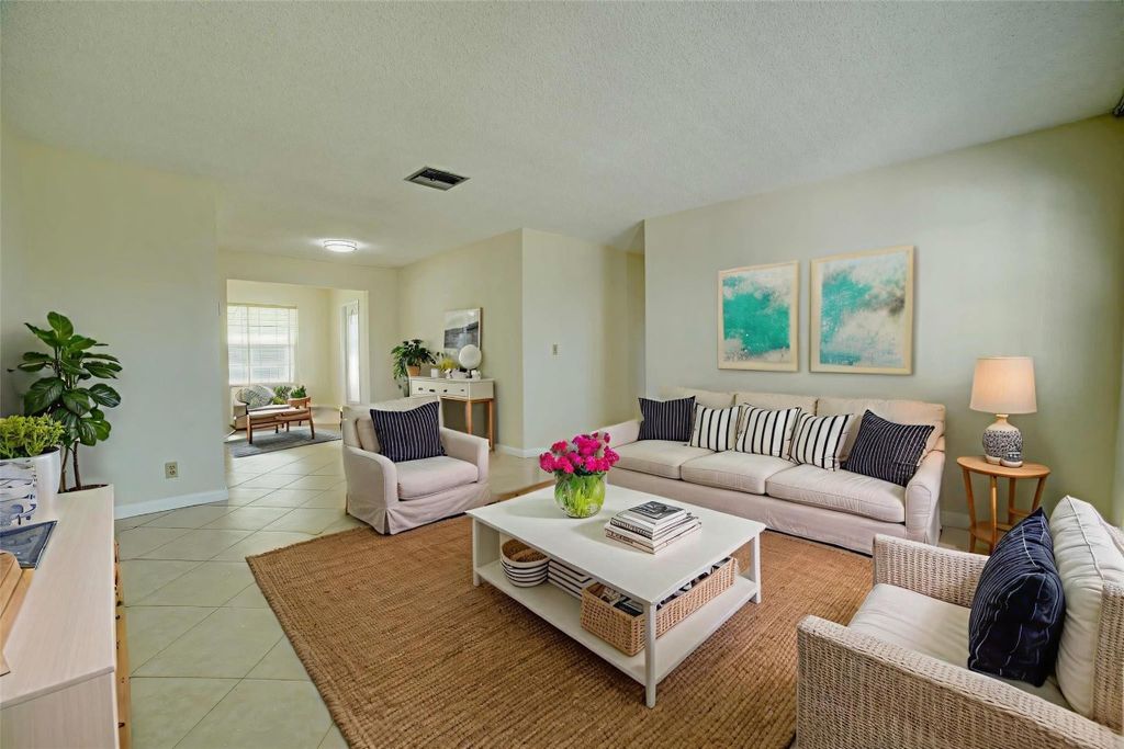 Photo of 1005 SW 4th Way, Boynton Beach, FL 33426 (MLS # F10527881)