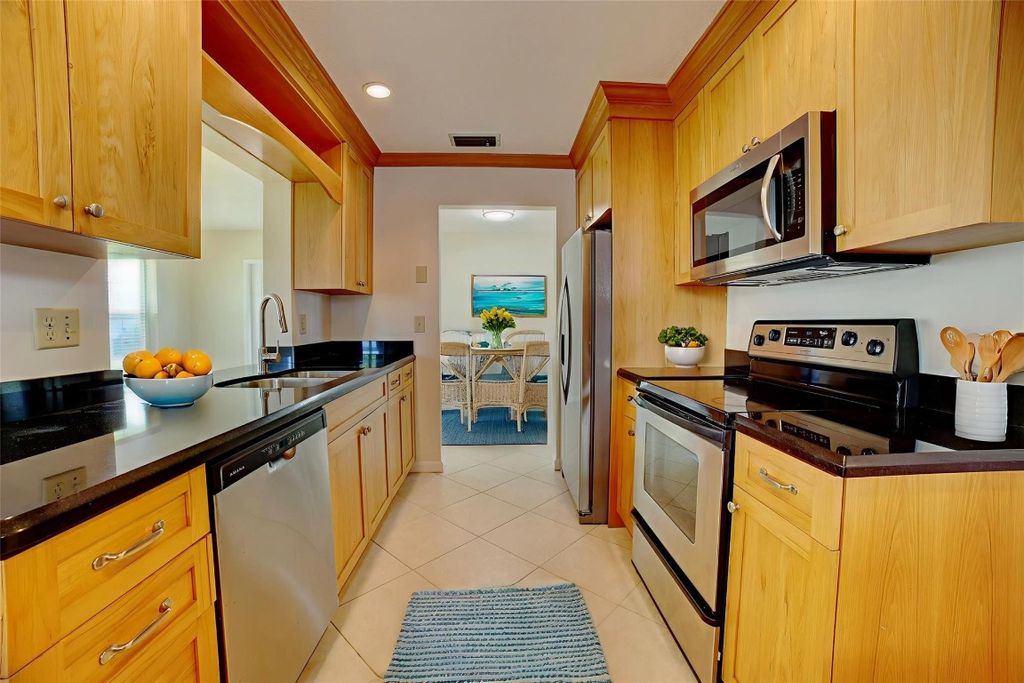 Photo of 1005 SW 4th Way, Boynton Beach, FL 33426 (MLS # F10527881)