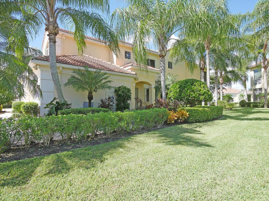 OUTSTANDING COACH HOME WITH BEAUTIFUL WATER VIEW! KITCHEN HAS DARK RICH CABINETRY AND GRANITE COUNTERS WITH TUMBLED MARBLE BACKSPLASH. ALL BATHROOMS ARE STATE OF THE ART. HOME IS VERY NEUTRAL AND SHOWS BEAUTIFULLY. TWO WALK-ON CLOSETS IN MASTER. THIRD BEDROOM IS FURNISHED AS AN OFFICE/DEN BUT HAS IT'S OWN CLOSET AND FULL BATHROOM...... CAN BE PURCHASED WITH A MINIMUM OF TENNIS MEMBERSHIP OR UPGRADED TO SPORTS OR FULL GOLF. BRING YOUR FUSSIEST BUYERS..... THIS COACH HOME IS EXACTLY WHAT THEY'VE BEEN LOOKING FOR !