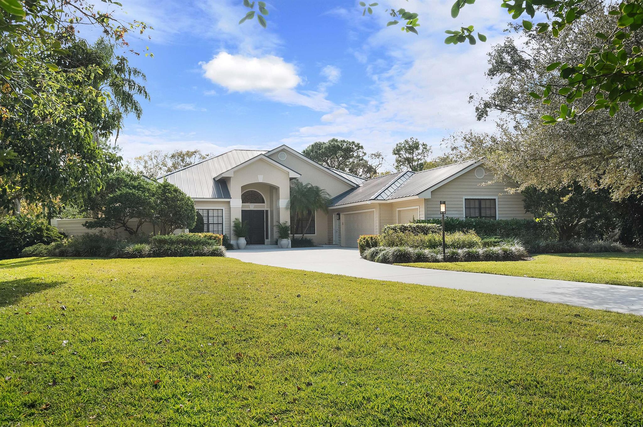 1550 SW Saint Andrews Drive