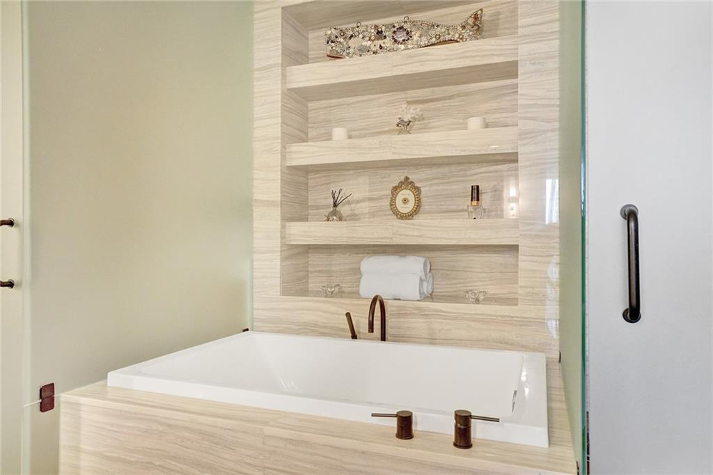 AUBERGE BEACH RESIDENCES - Residential