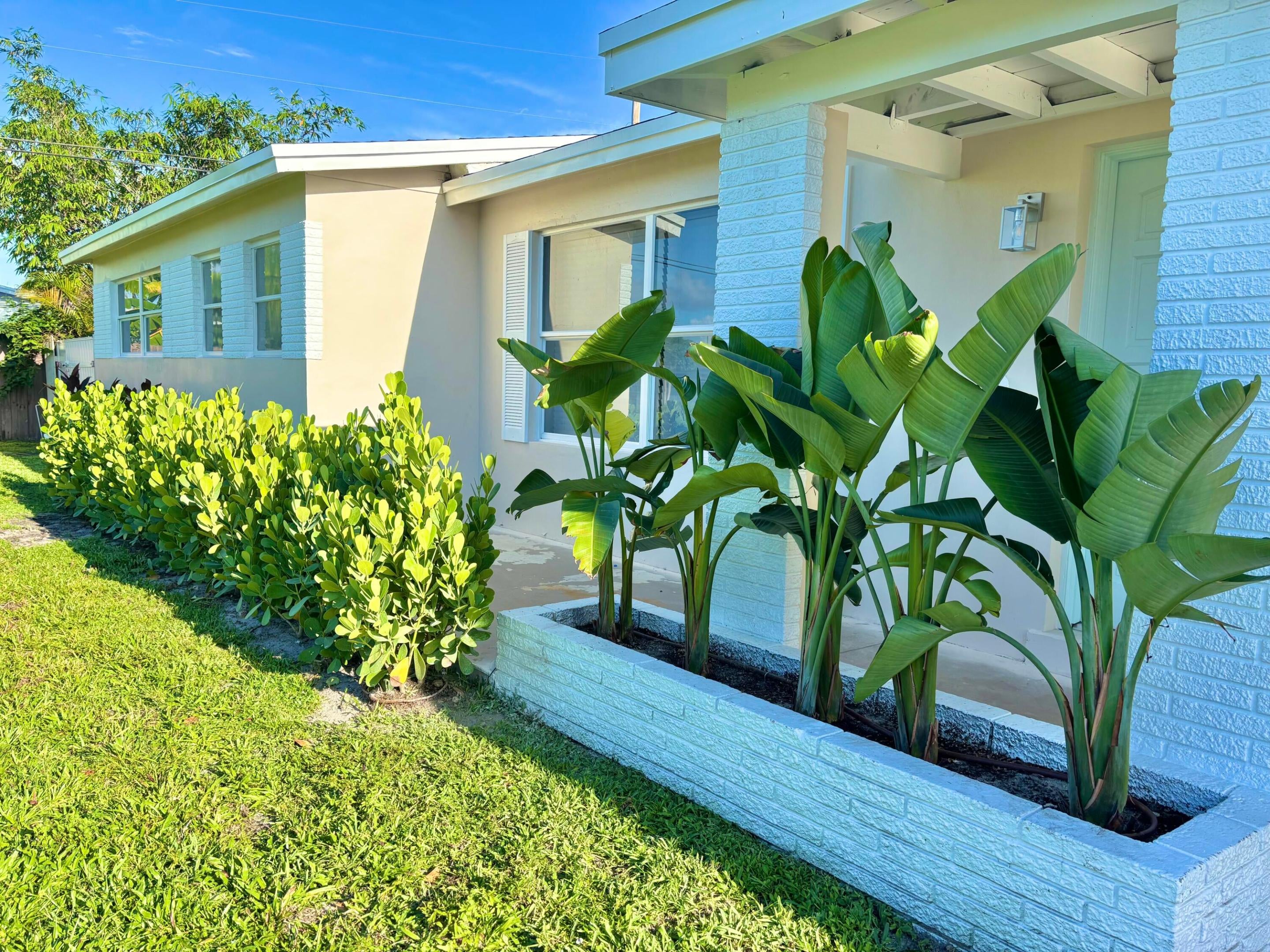 470 NE 45TH Street