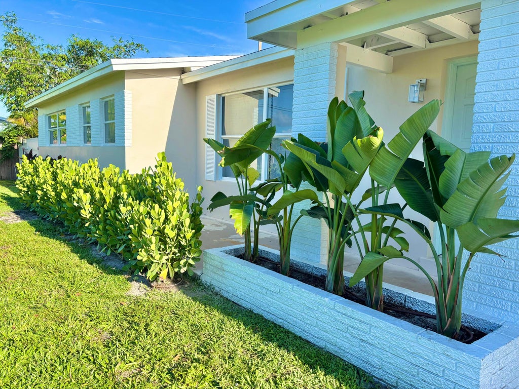 Photo of 470 NE 45TH Street, Boca Raton, FL 33431 (MLS # B26074481)