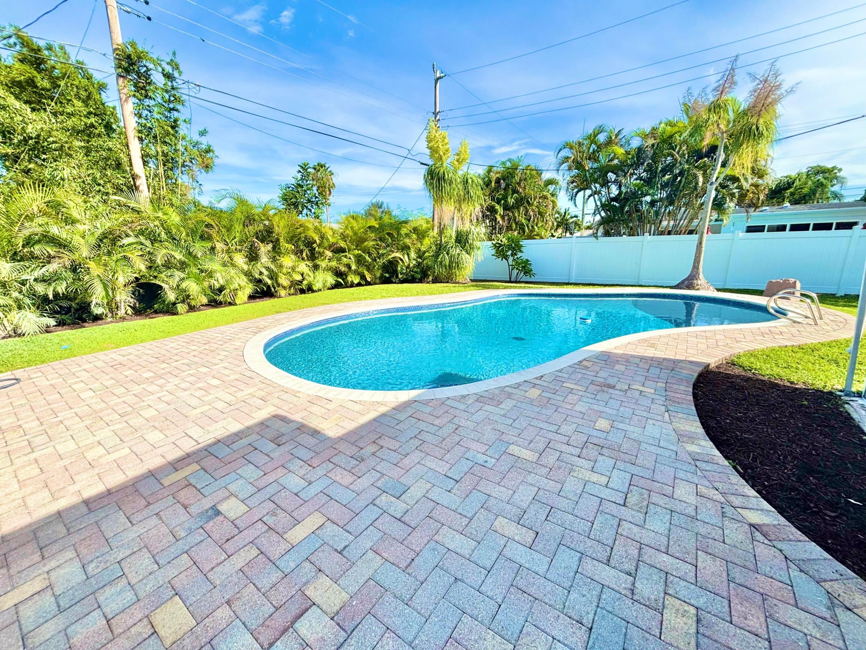 470 NE 45TH Street