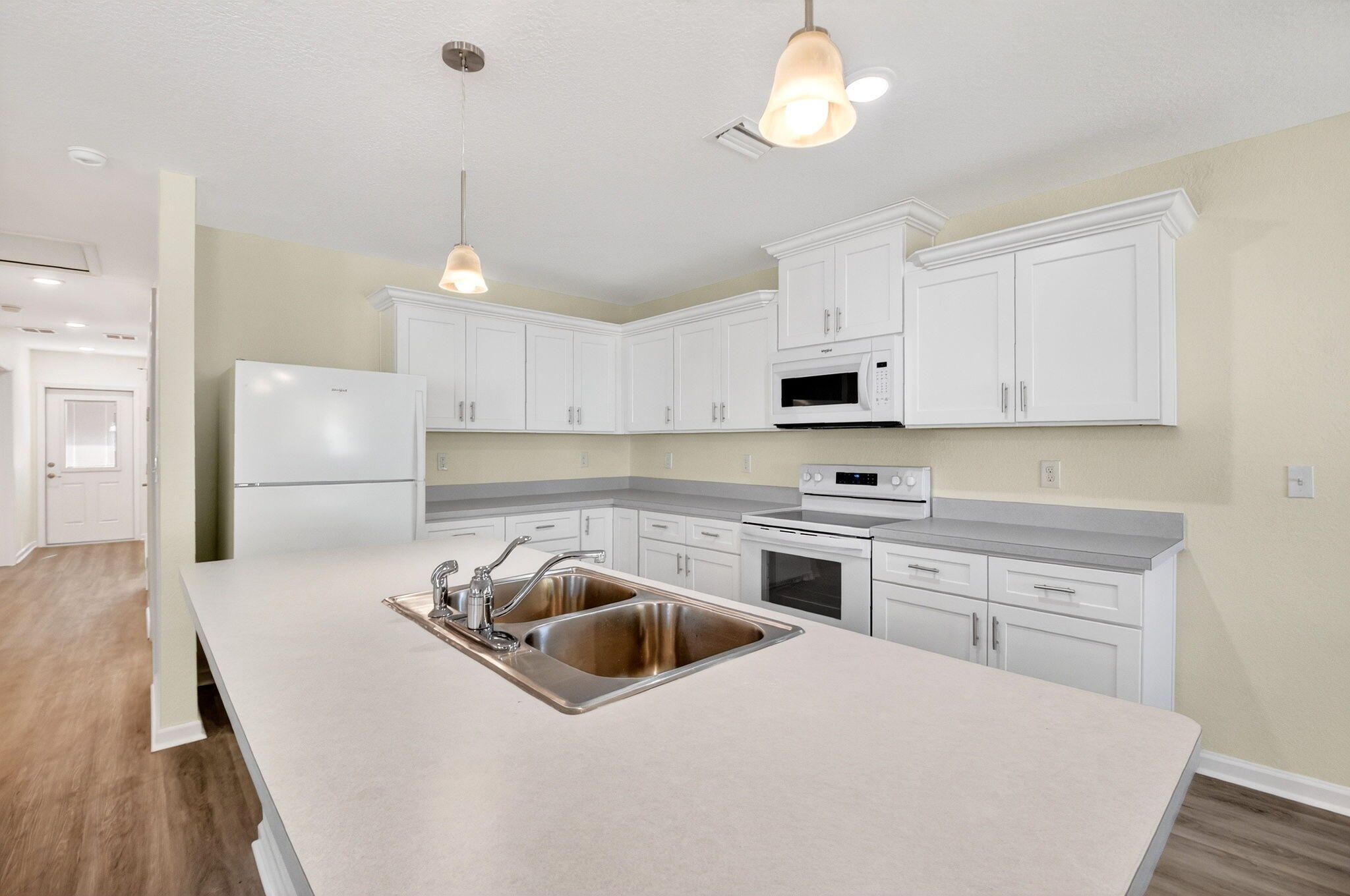 RIVIERA BEACH HEIGHTS ADD 3 - Residential Lease