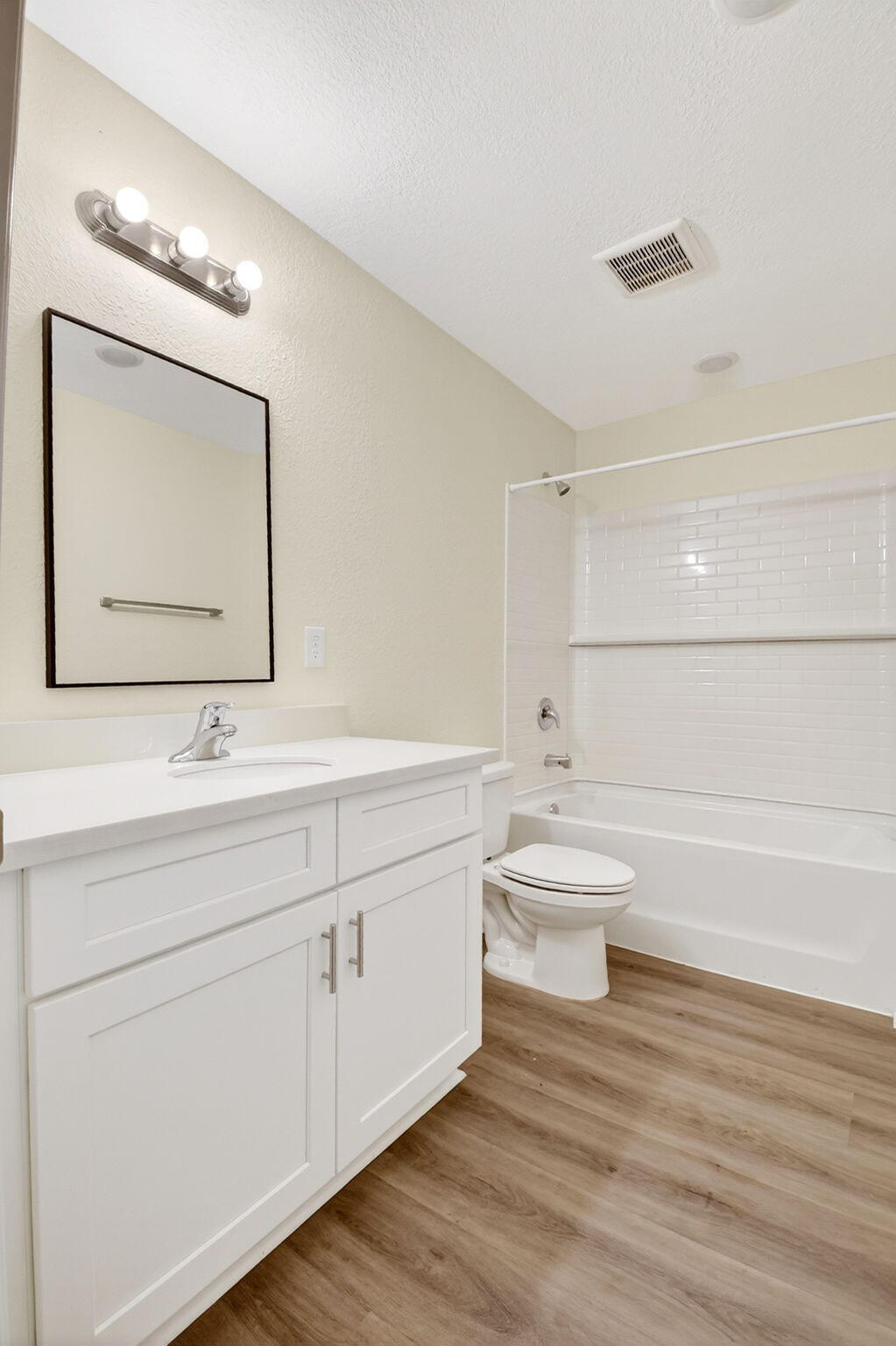 RIVIERA BEACH HEIGHTS ADD 3 - Residential Lease