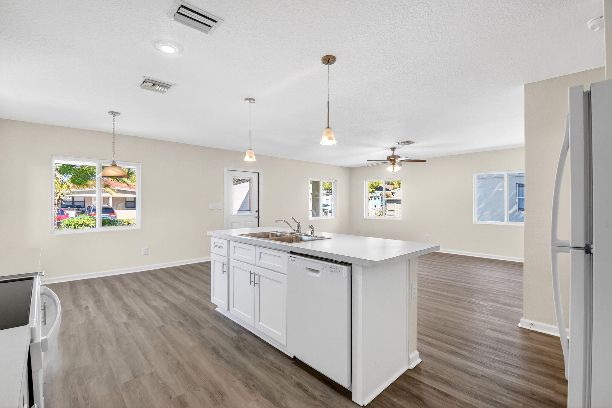 RIVIERA BEACH HEIGHTS ADD 3 - Residential Lease