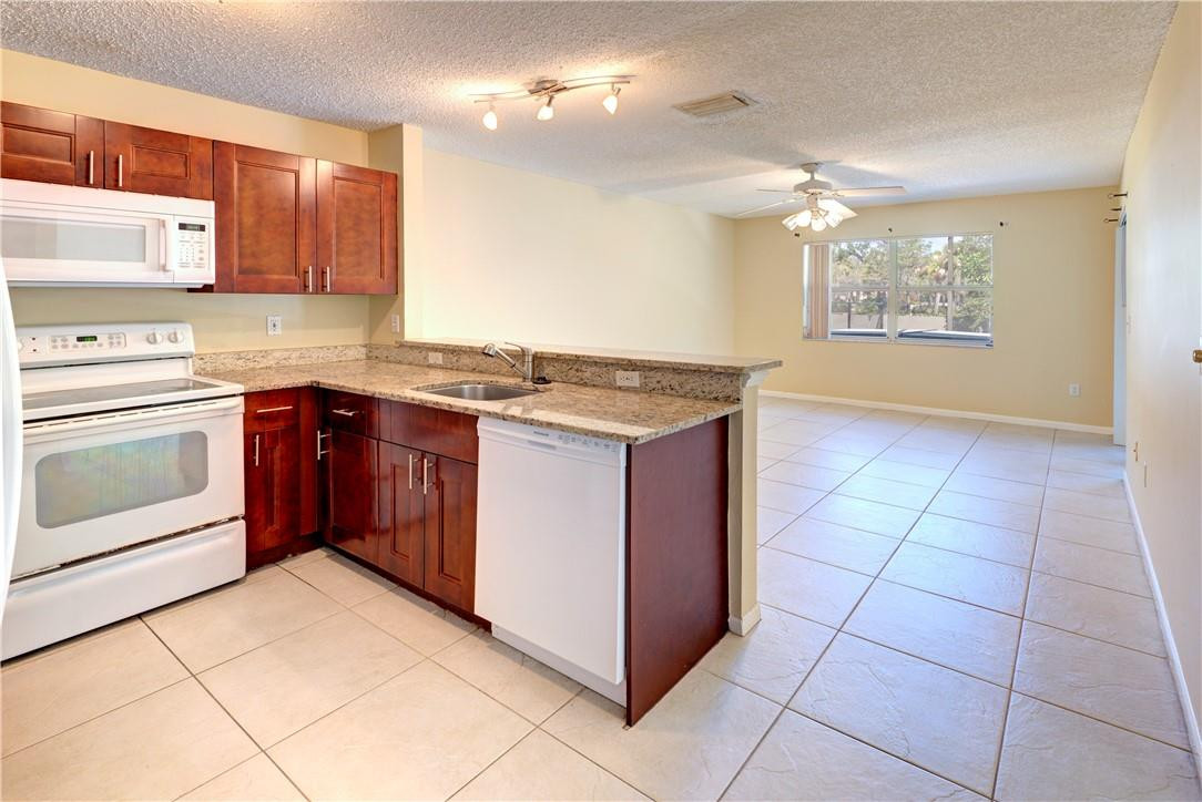 West Glen Manor 145-7 B - Residential