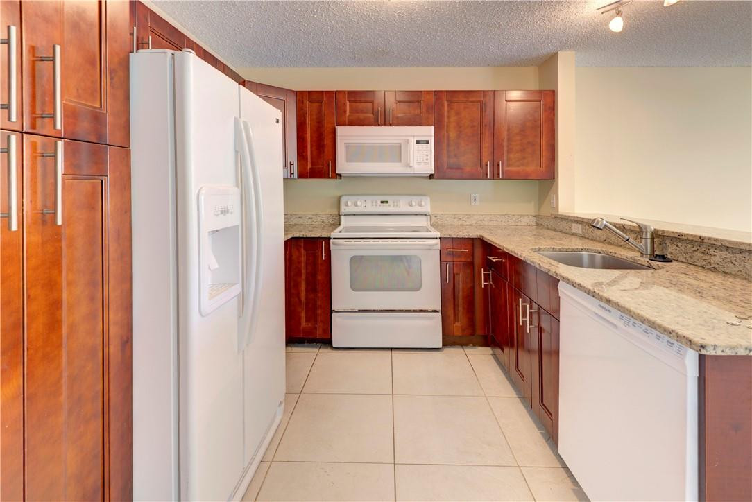 West Glen Manor 145-7 B - Residential