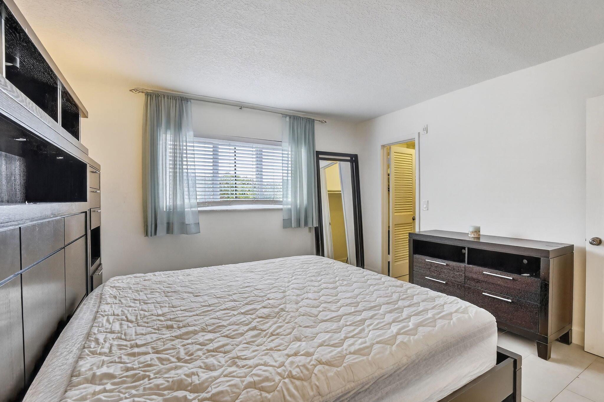 PARADISE VILLAS CONDO - Residential Lease