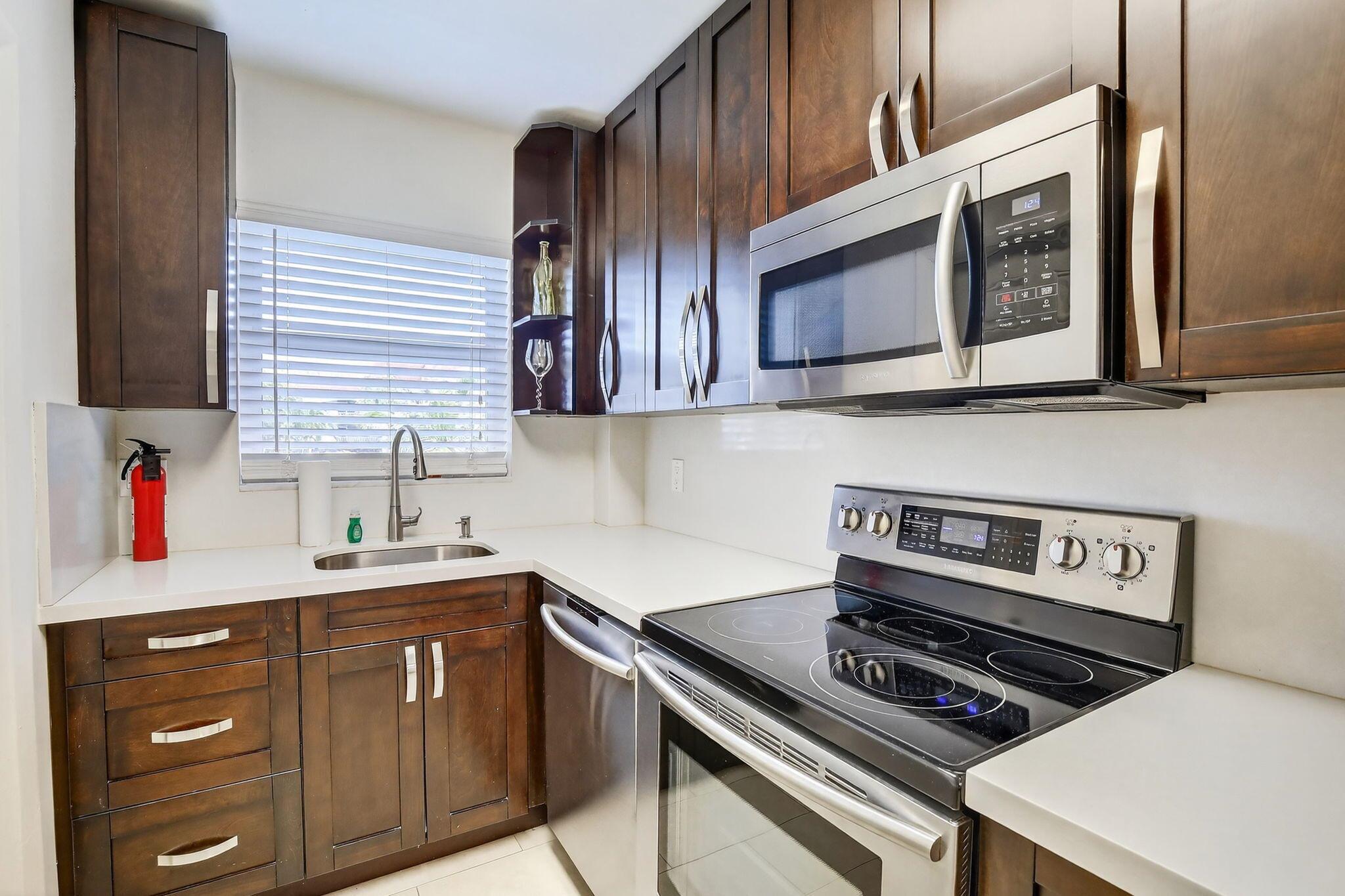 PARADISE VILLAS CONDO - Residential Lease