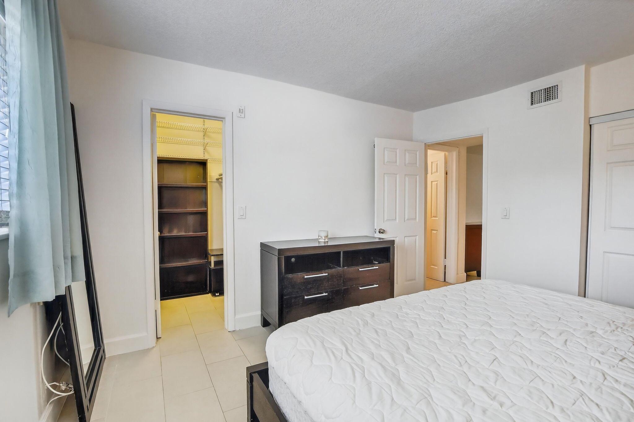 PARADISE VILLAS CONDO - Residential Lease