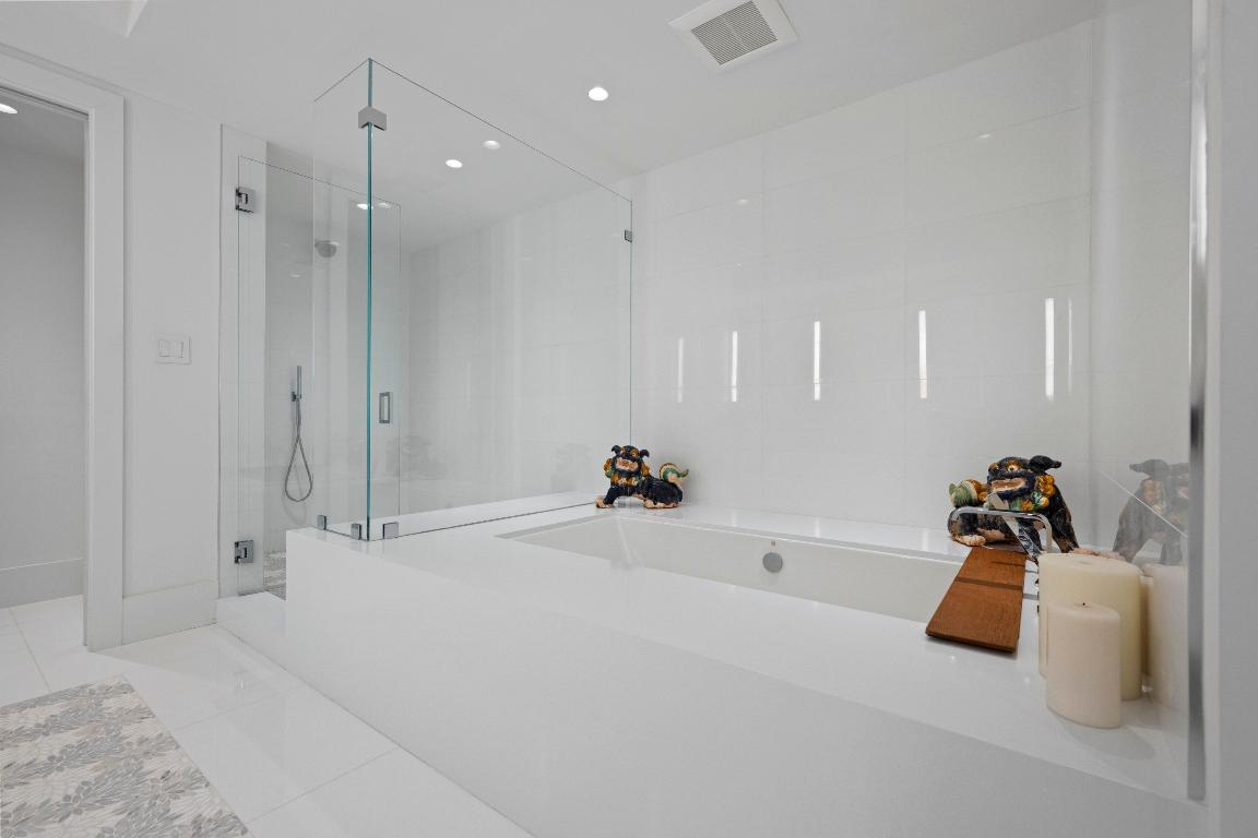 TWENTY ONE HUNDRED CONDO - Residential