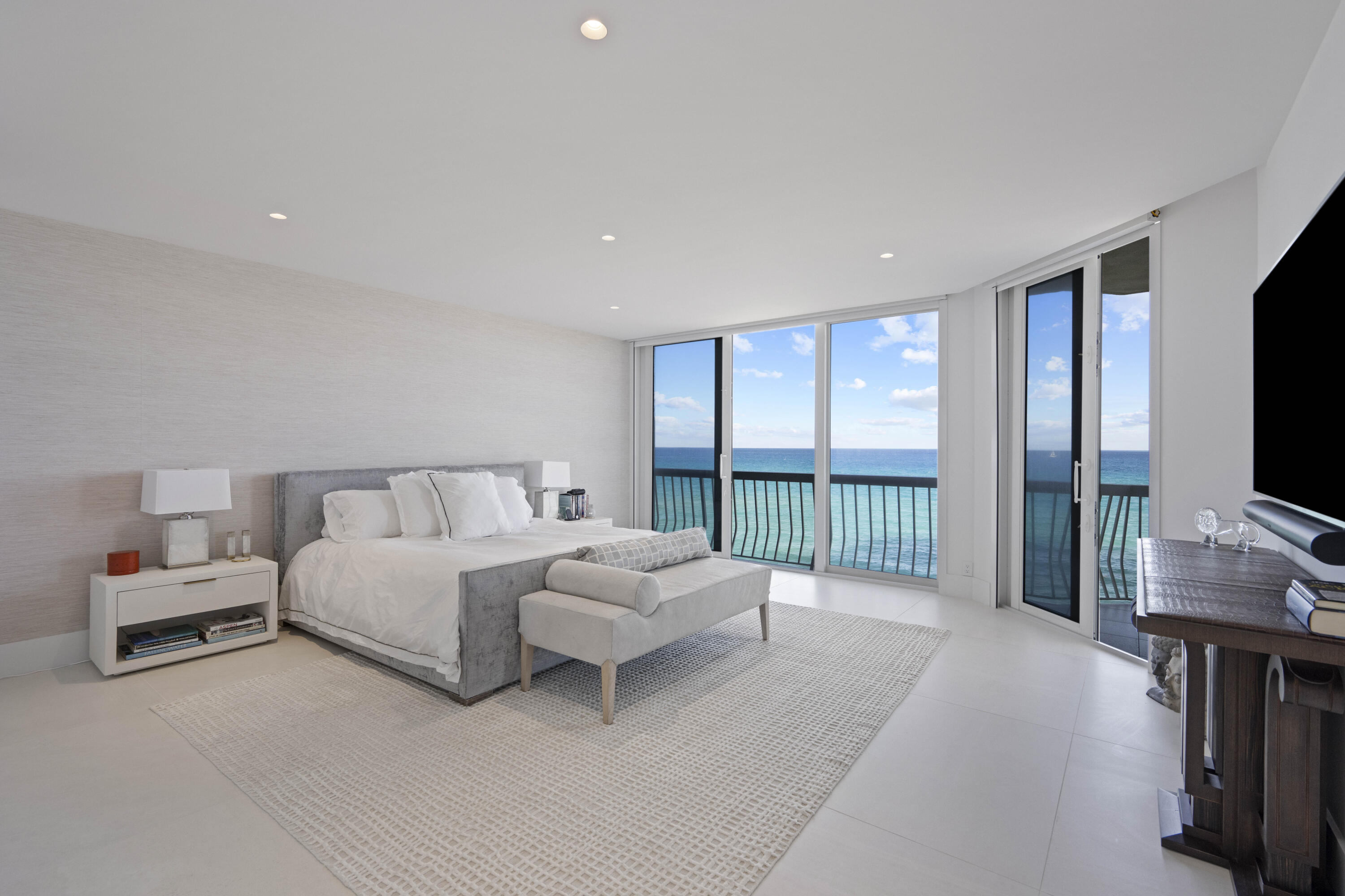 TWENTY ONE HUNDRED CONDO - Residential