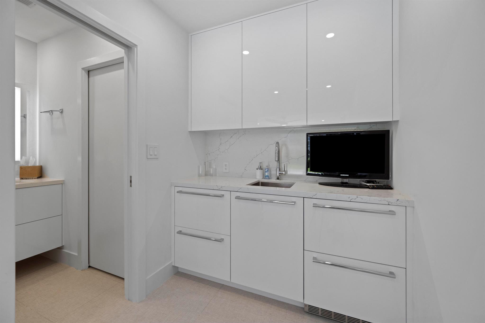 TWENTY ONE HUNDRED CONDO - Residential