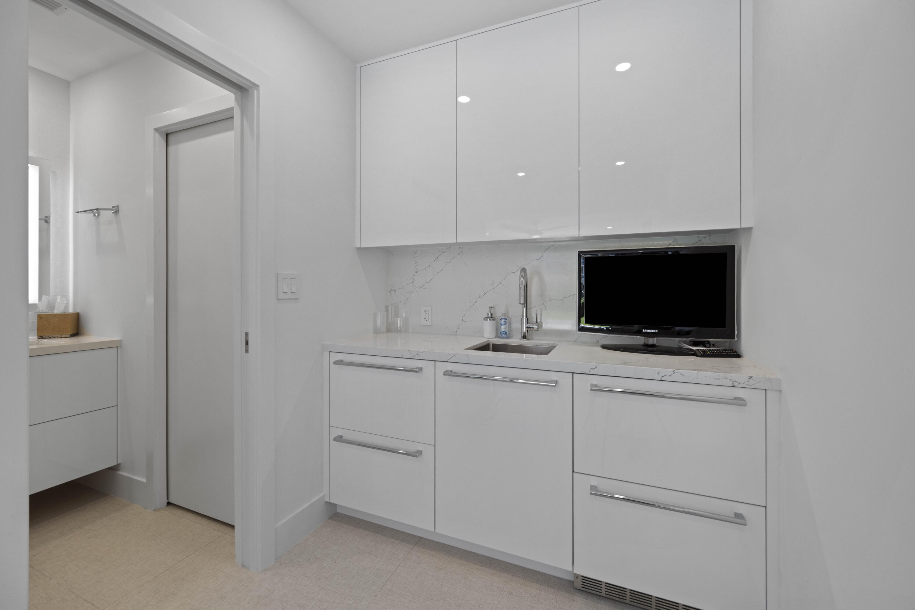 TWENTY ONE HUNDRED CONDO - Residential