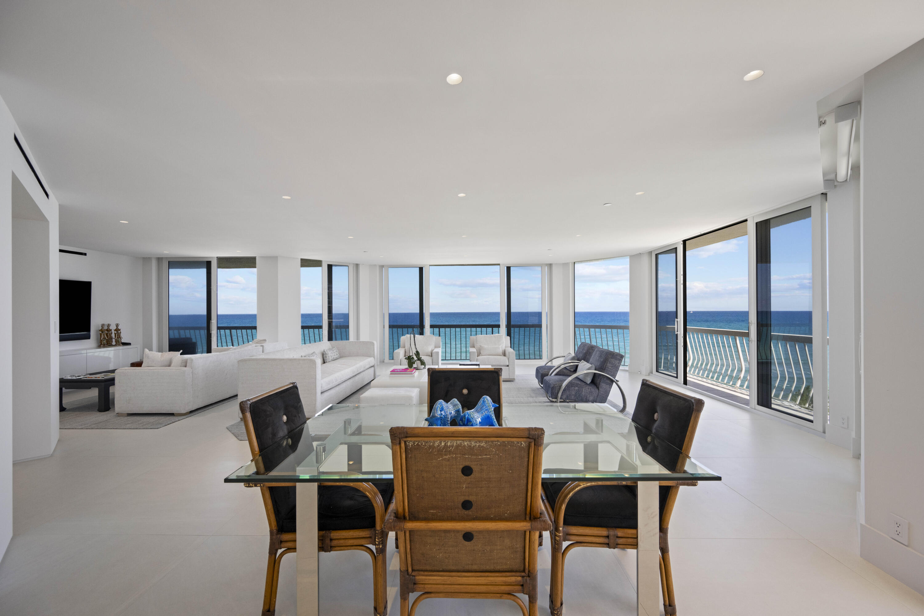 TWENTY ONE HUNDRED CONDO - Residential