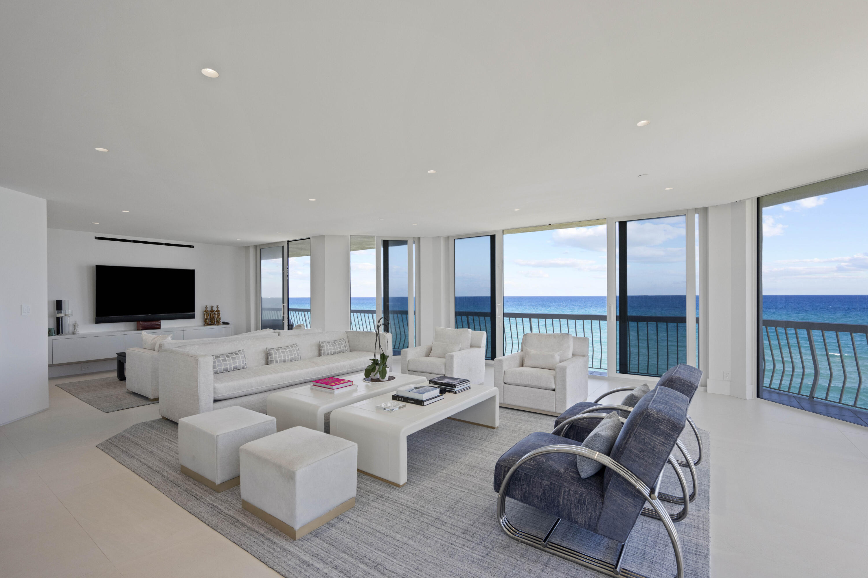 TWENTY ONE HUNDRED CONDO - Residential