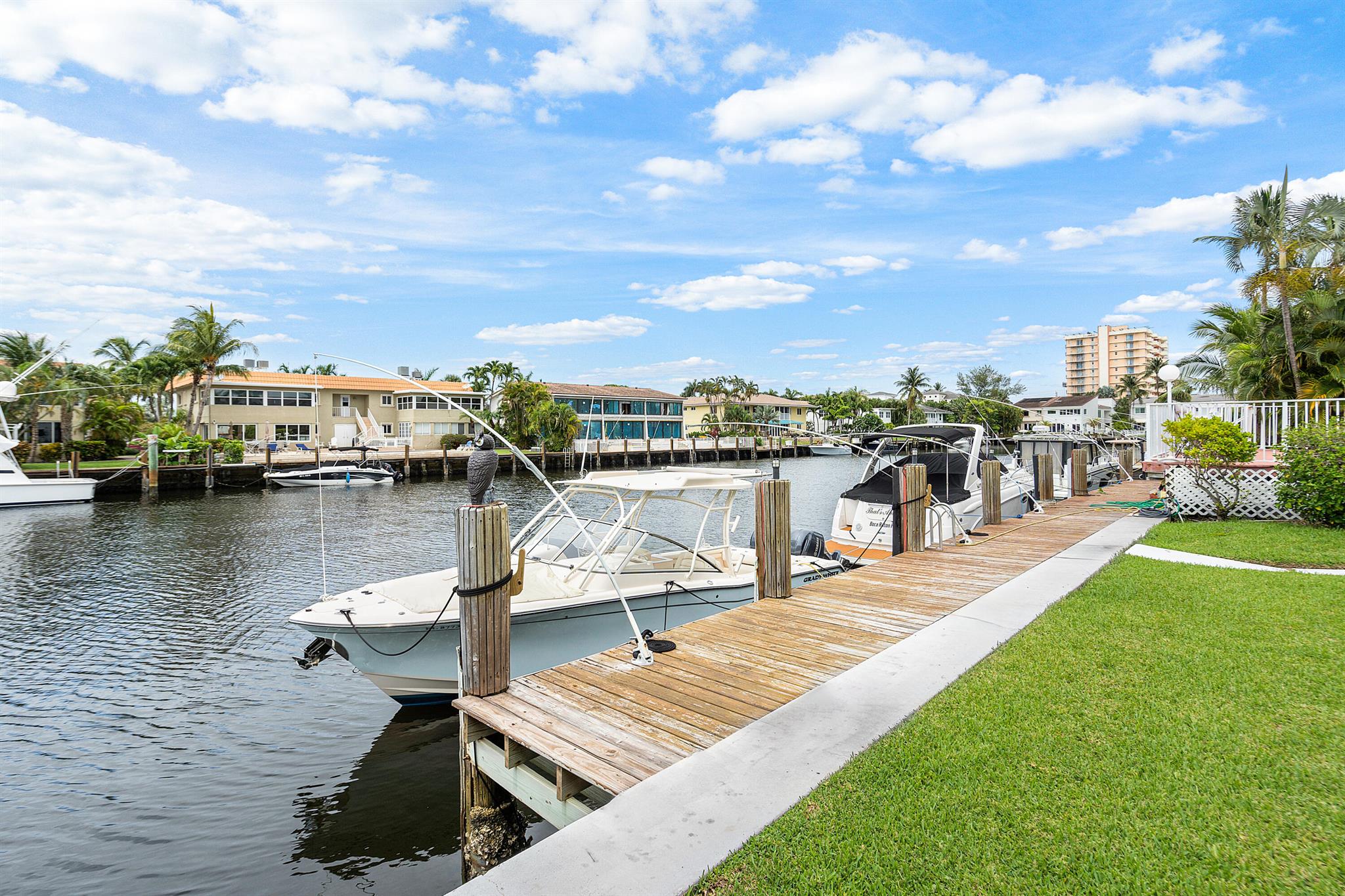 BEACHSIDE CONDO - Residential Income