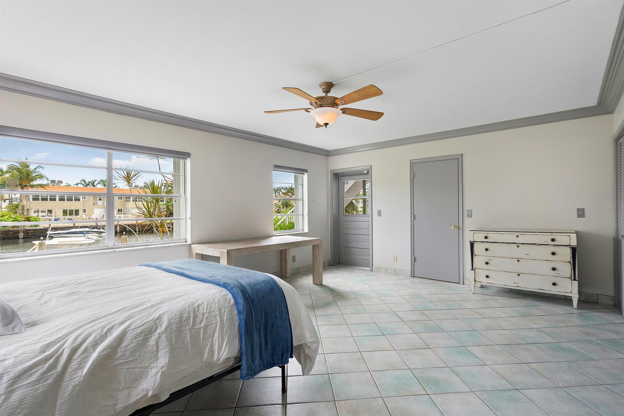 BEACHSIDE CONDO - Residential Income