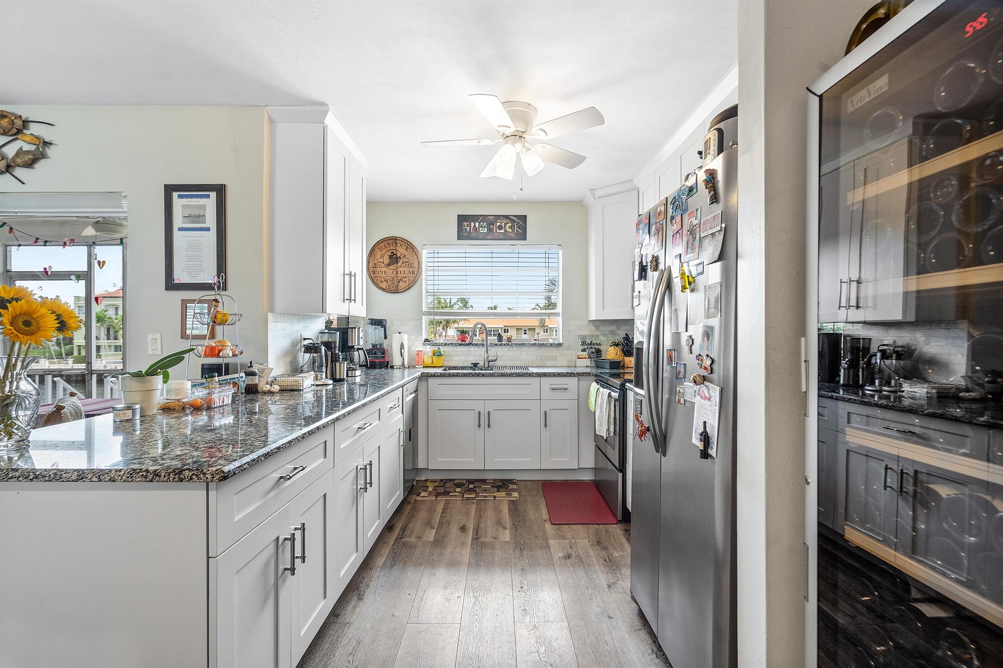 BEACHSIDE CONDO - Residential Income