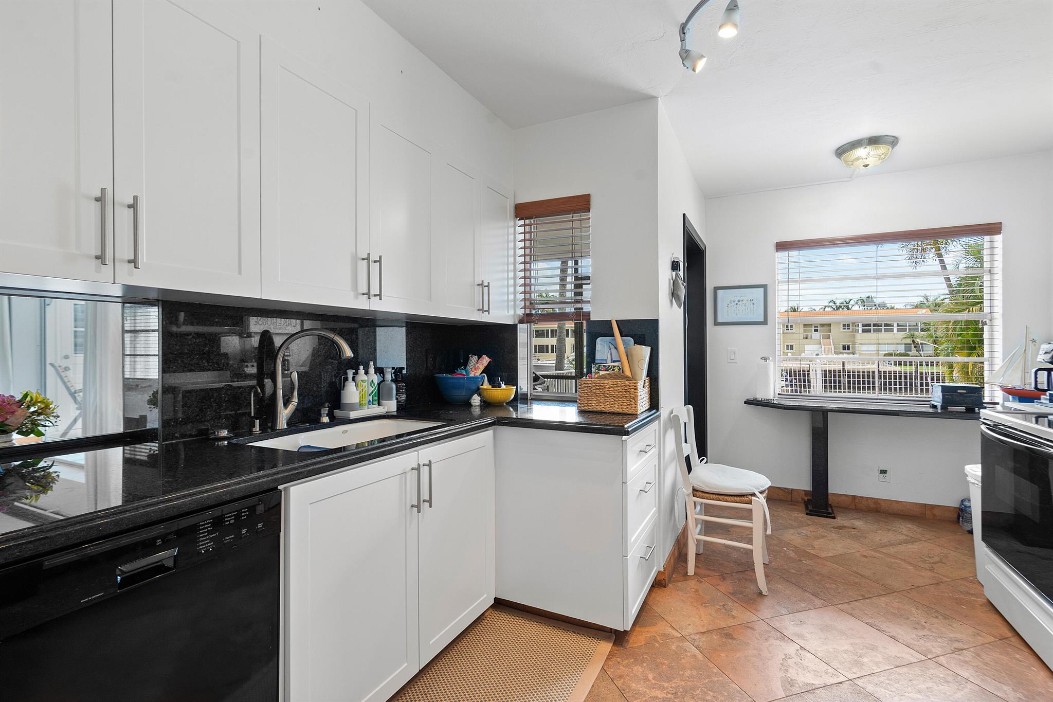 BEACHSIDE CONDO - Residential Income