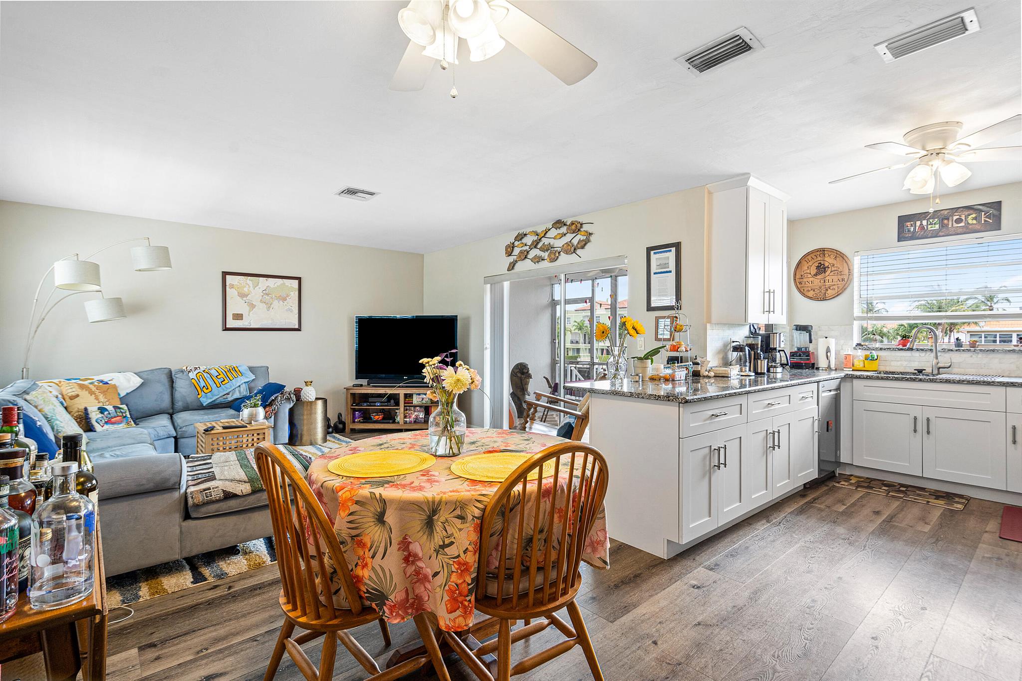 BEACHSIDE CONDO - Residential Income