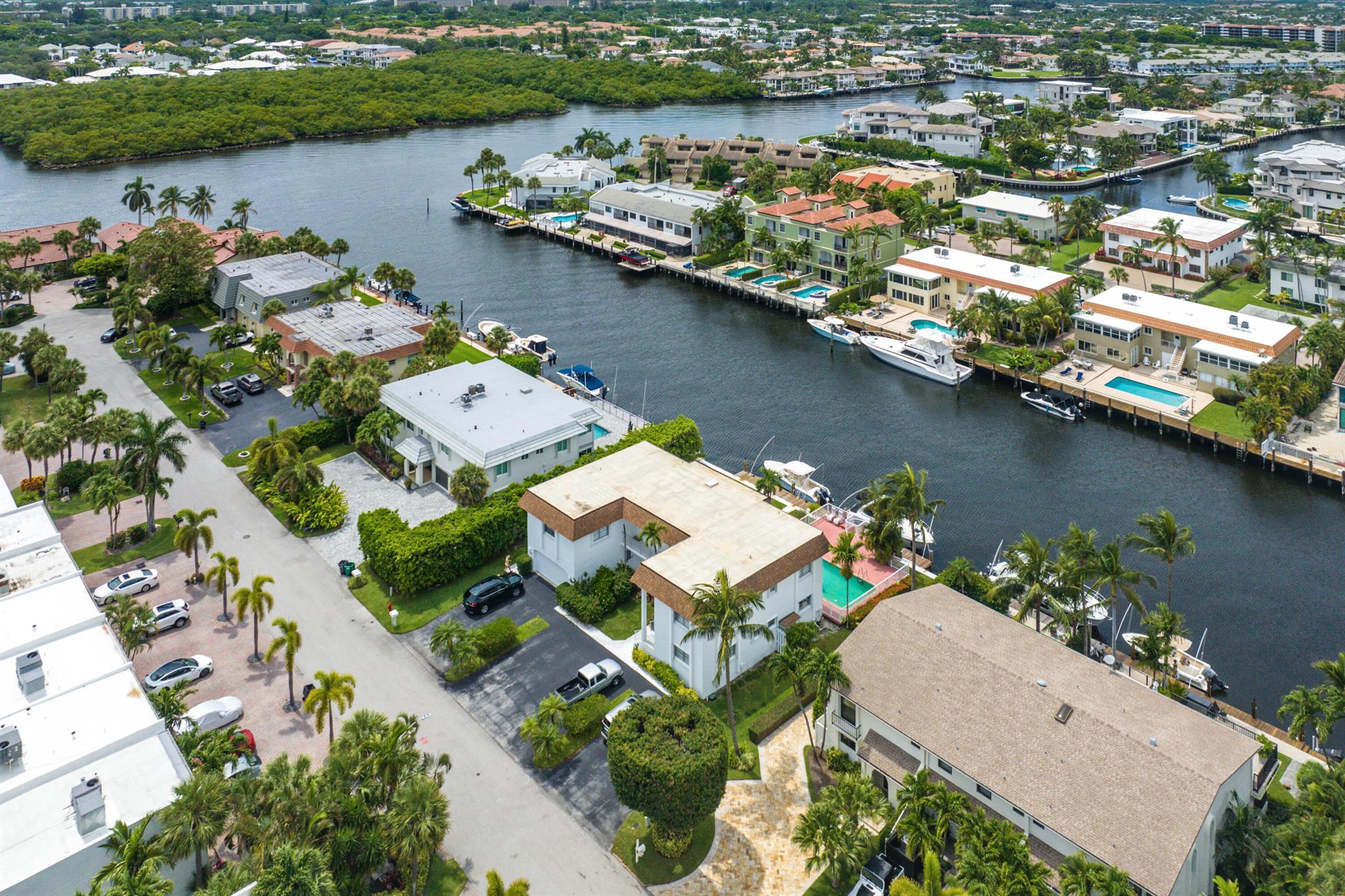 BEACHSIDE CONDO - Residential Income