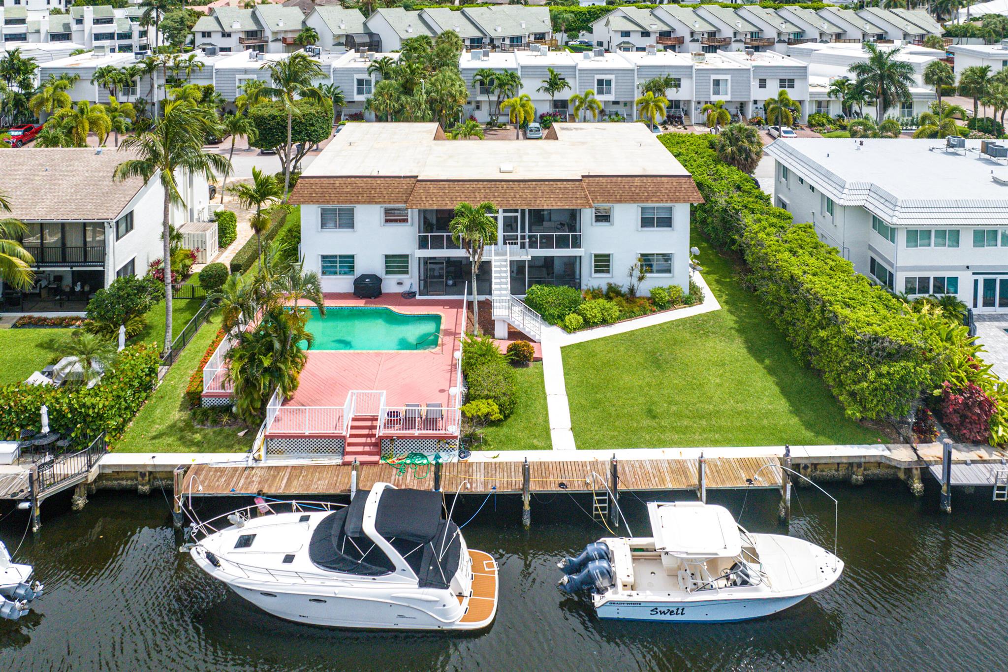 BEACHSIDE CONDO - Residential Income