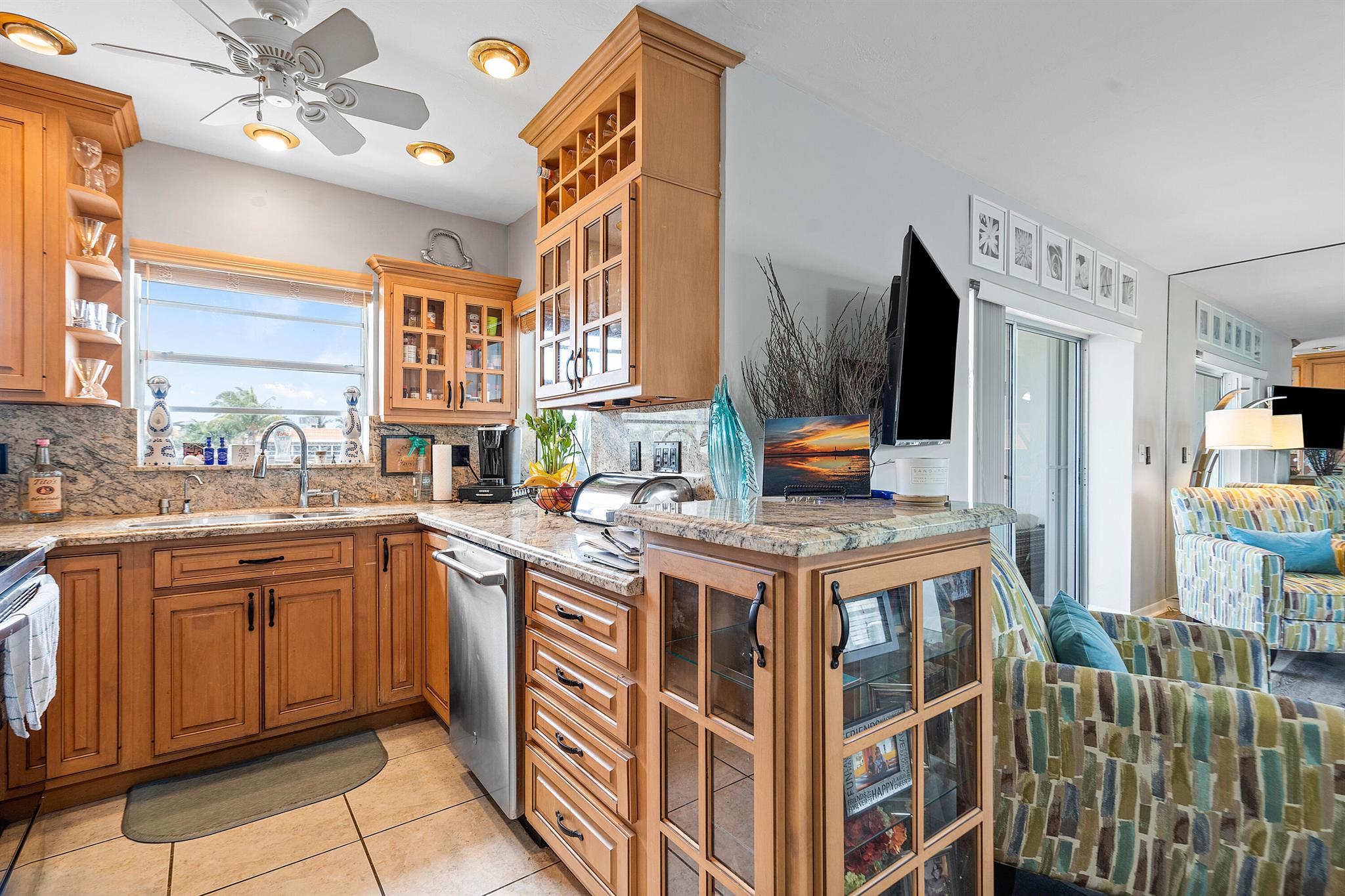 BEACHSIDE CONDO - Residential Income