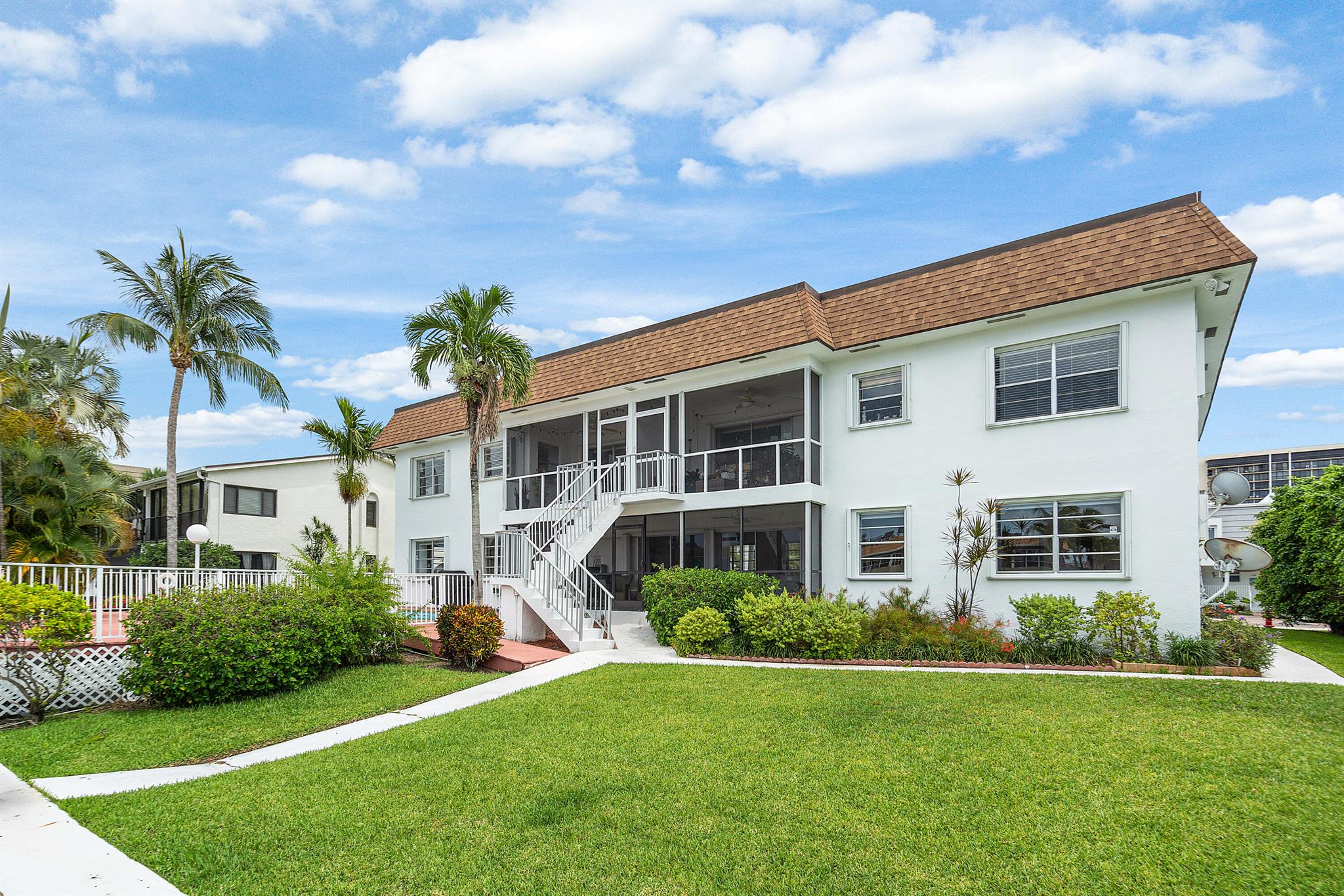 BEACHSIDE CONDO - Residential Income