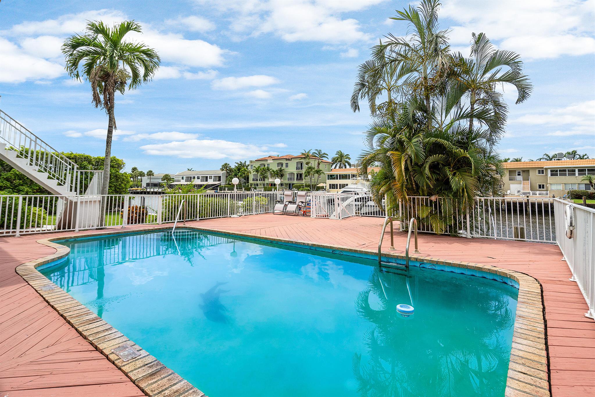 BEACHSIDE CONDO - Residential Income