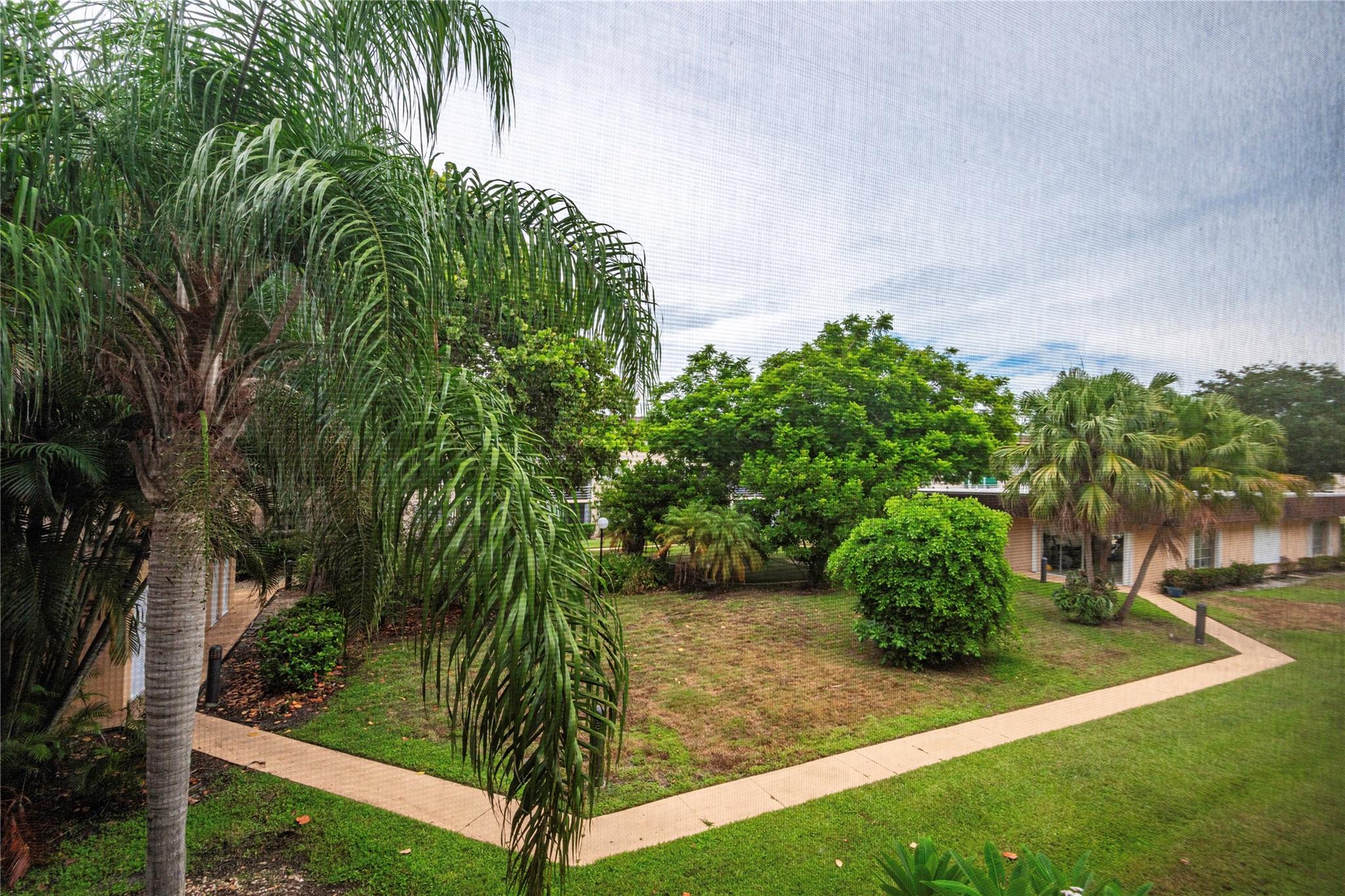 Lighthouse Point Plaza - Residential