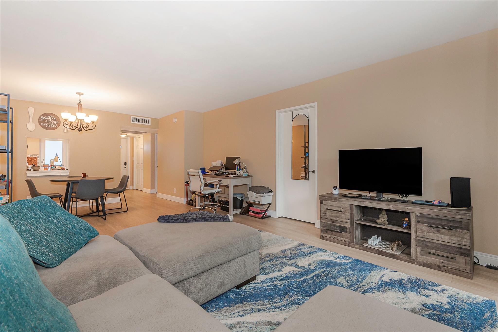 Lighthouse Point Plaza - Residential