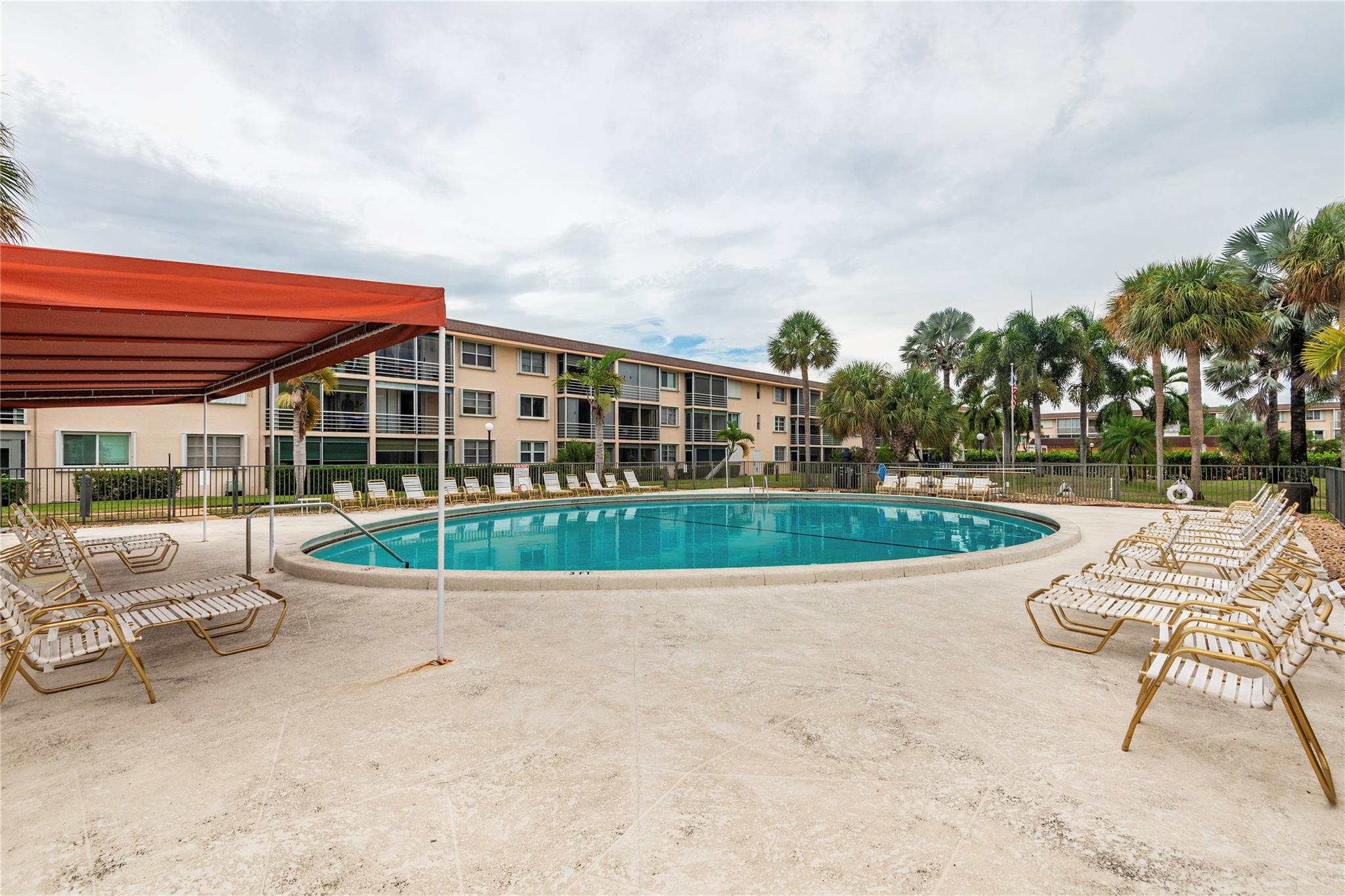 Lighthouse Point Plaza - Residential