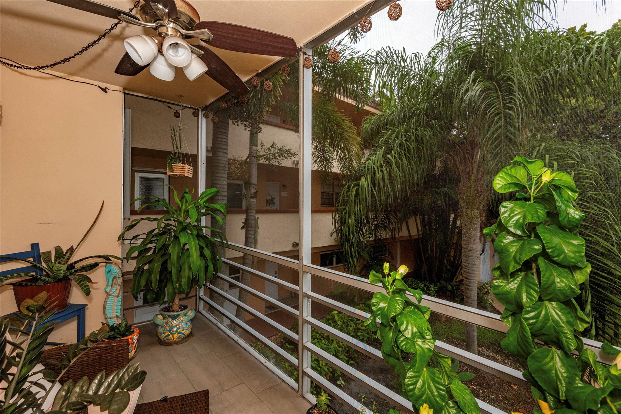 Lighthouse Point Plaza - Residential