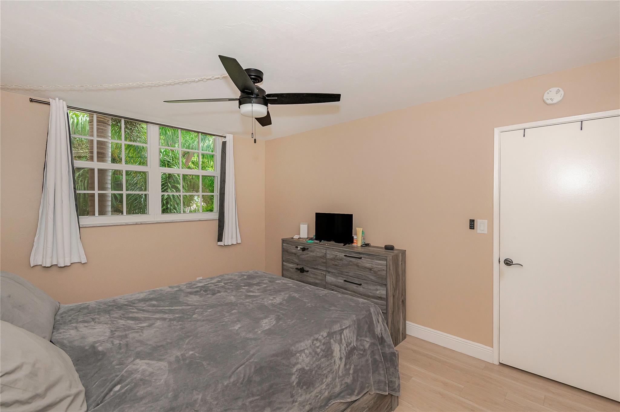 Lighthouse Point Plaza - Residential